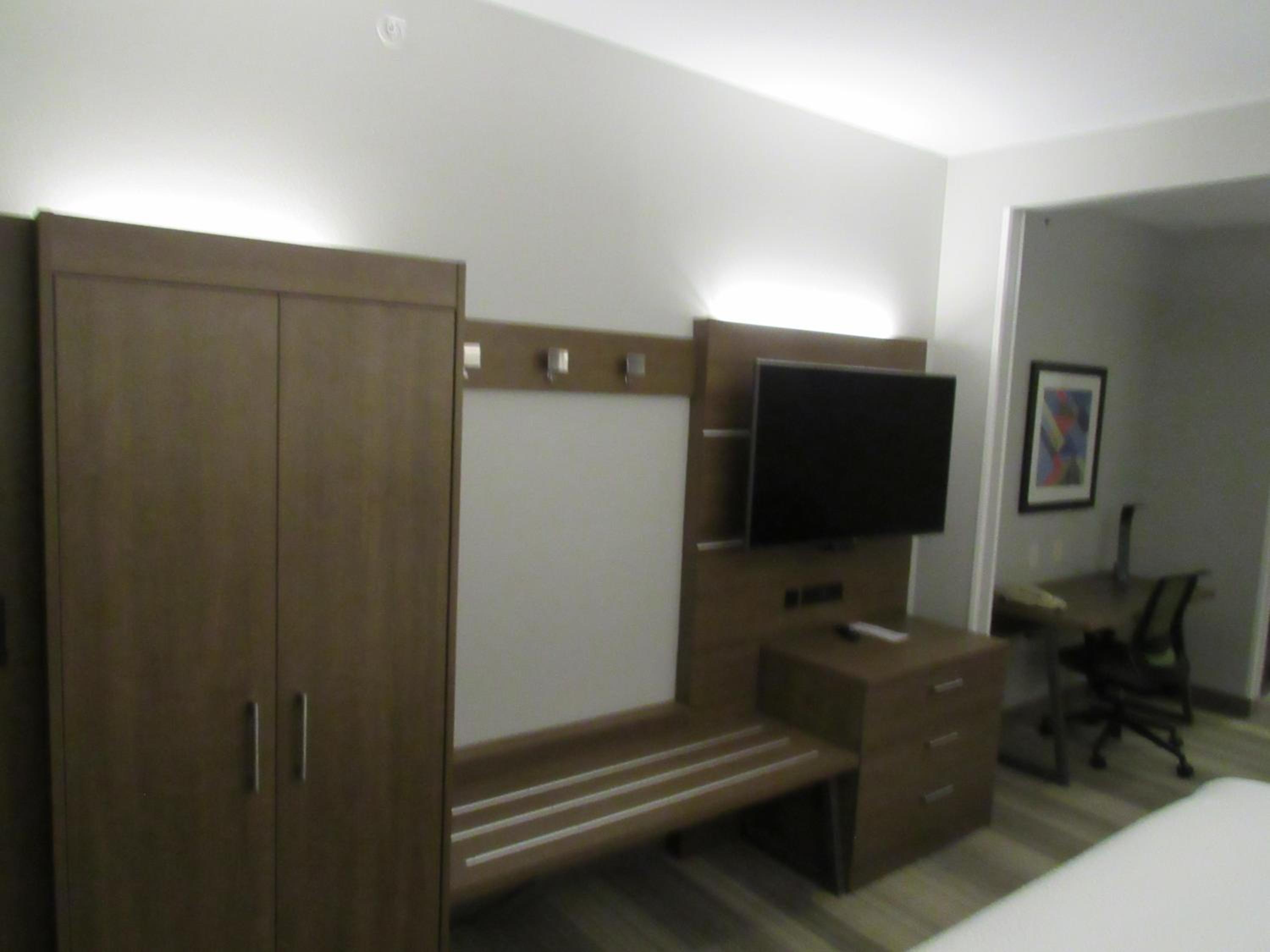 Standard King Room - Photo 7