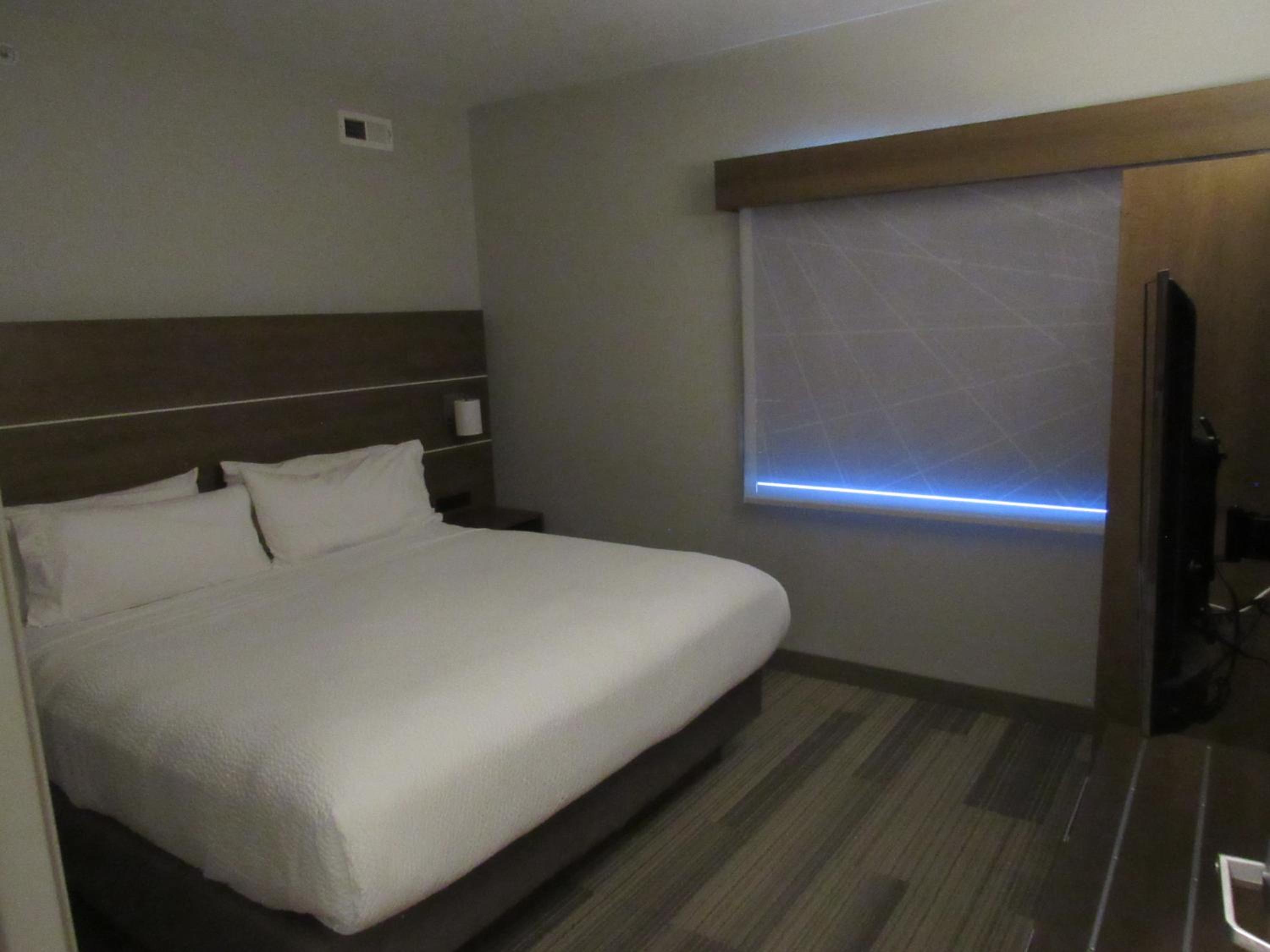 Standard King Room - Photo 3