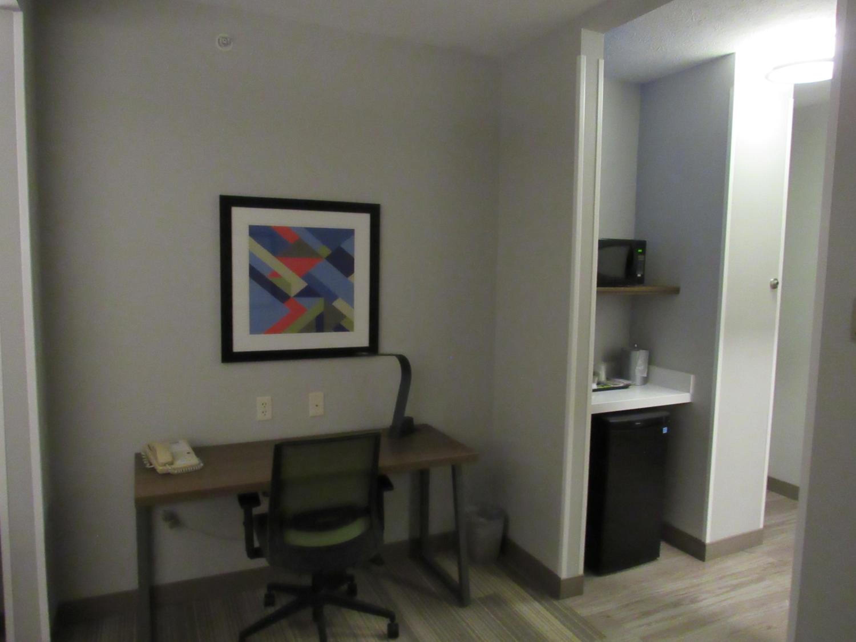 Standard King Room - Photo 6