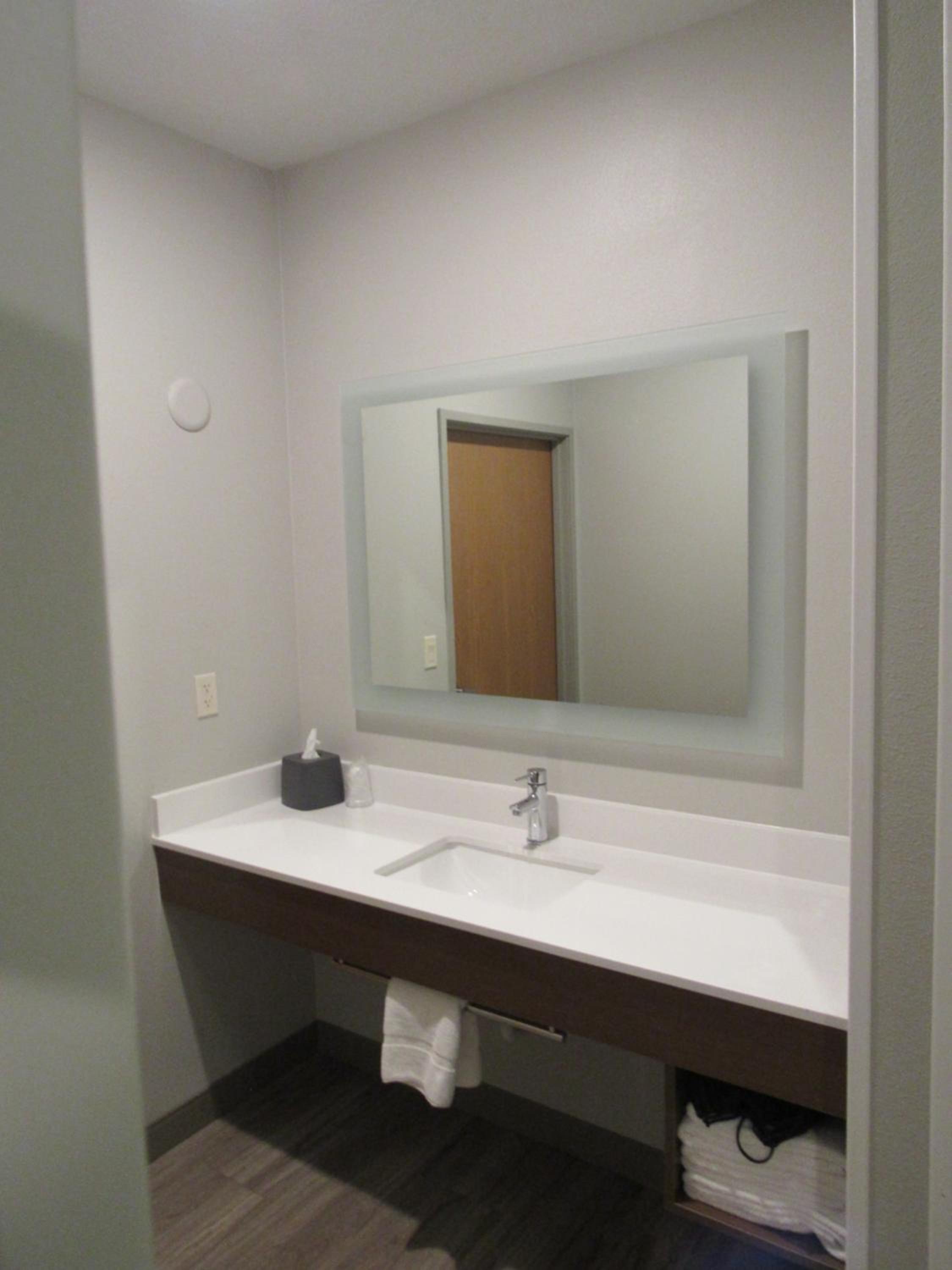 Two-Bedroom Suite - Photo 9