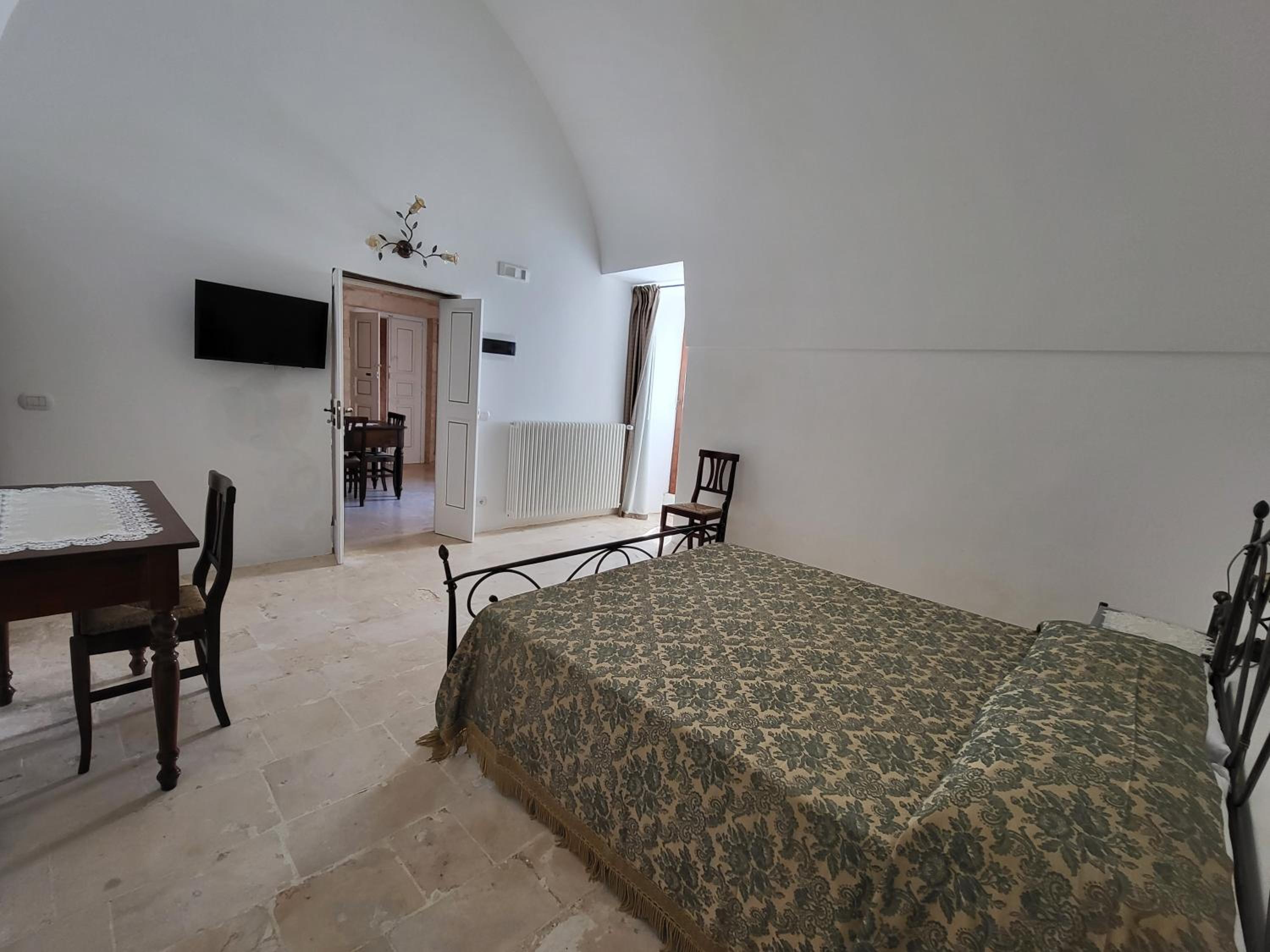 Large Double Room photo 1