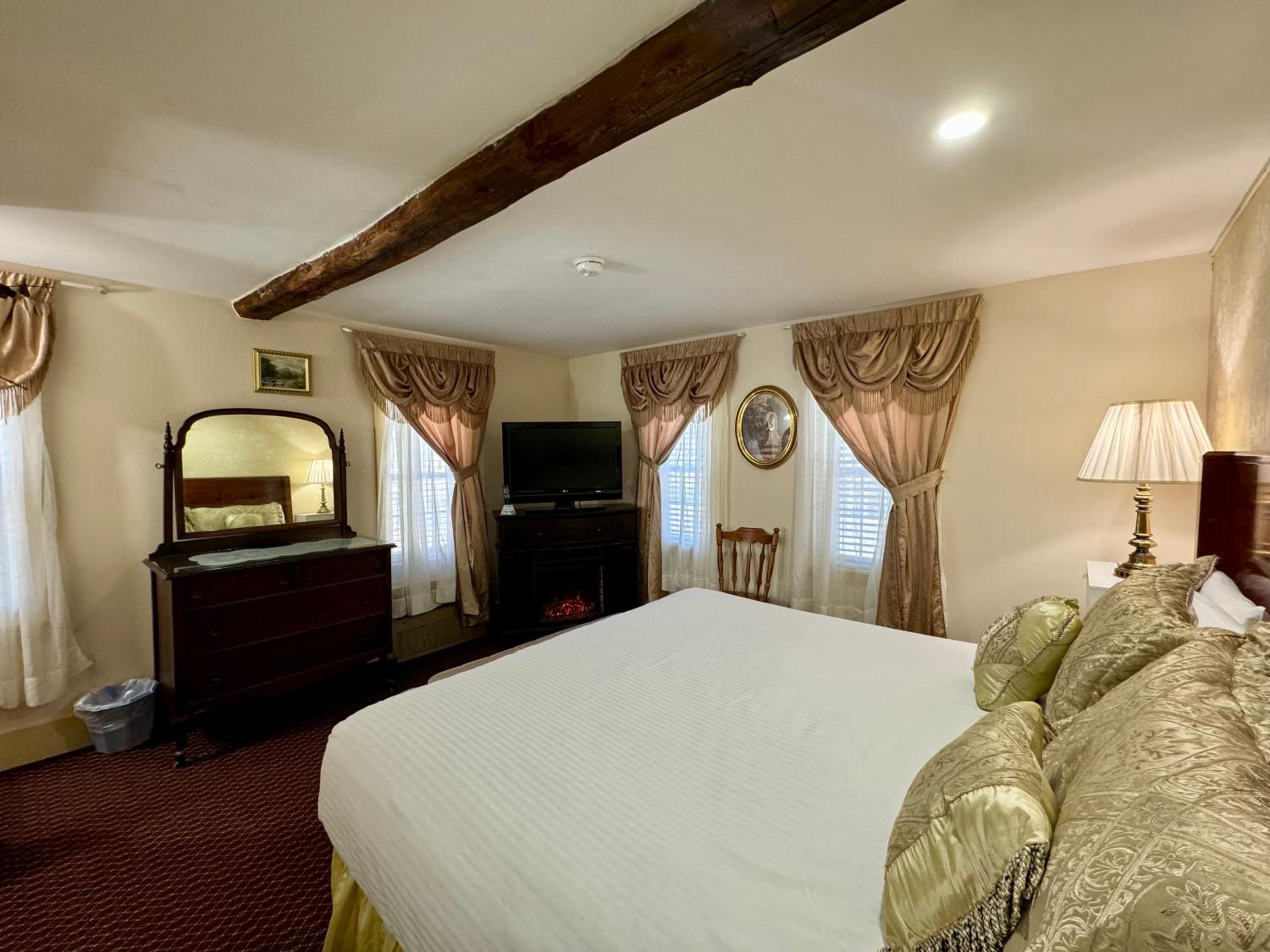 Standard King Room photo 2