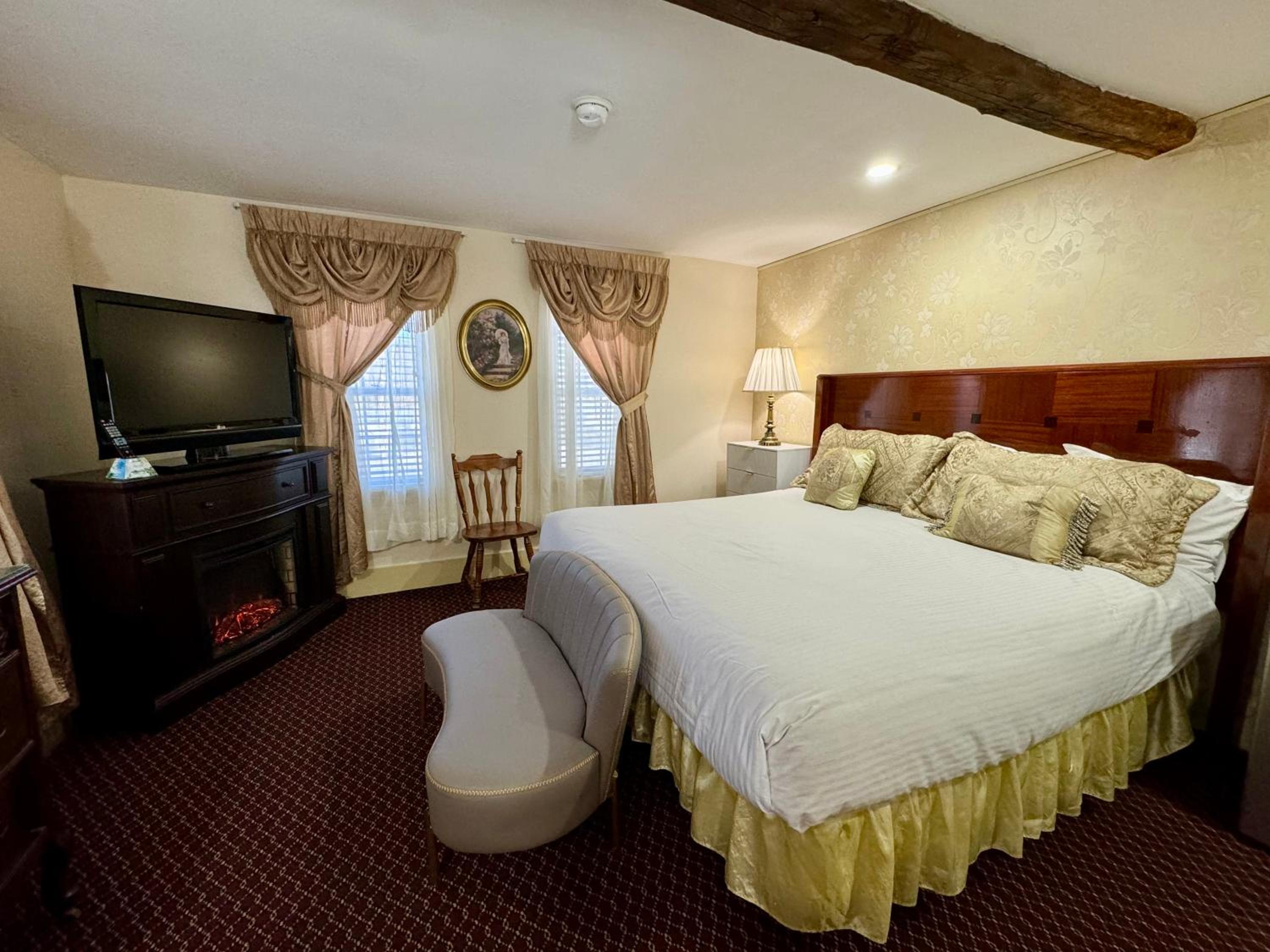 Standard King Room photo 3