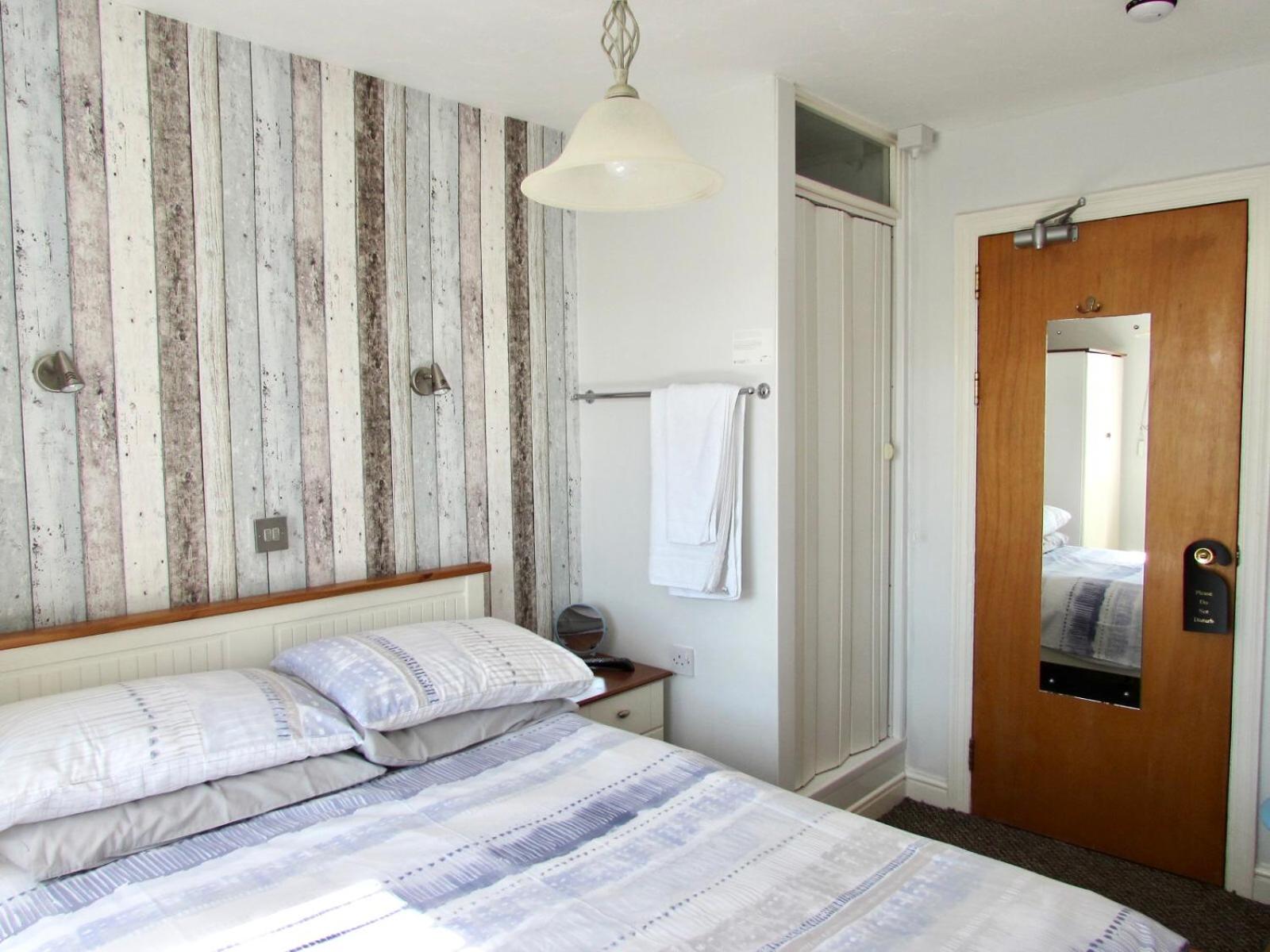 Double Room with Private External Bathroom photo 2