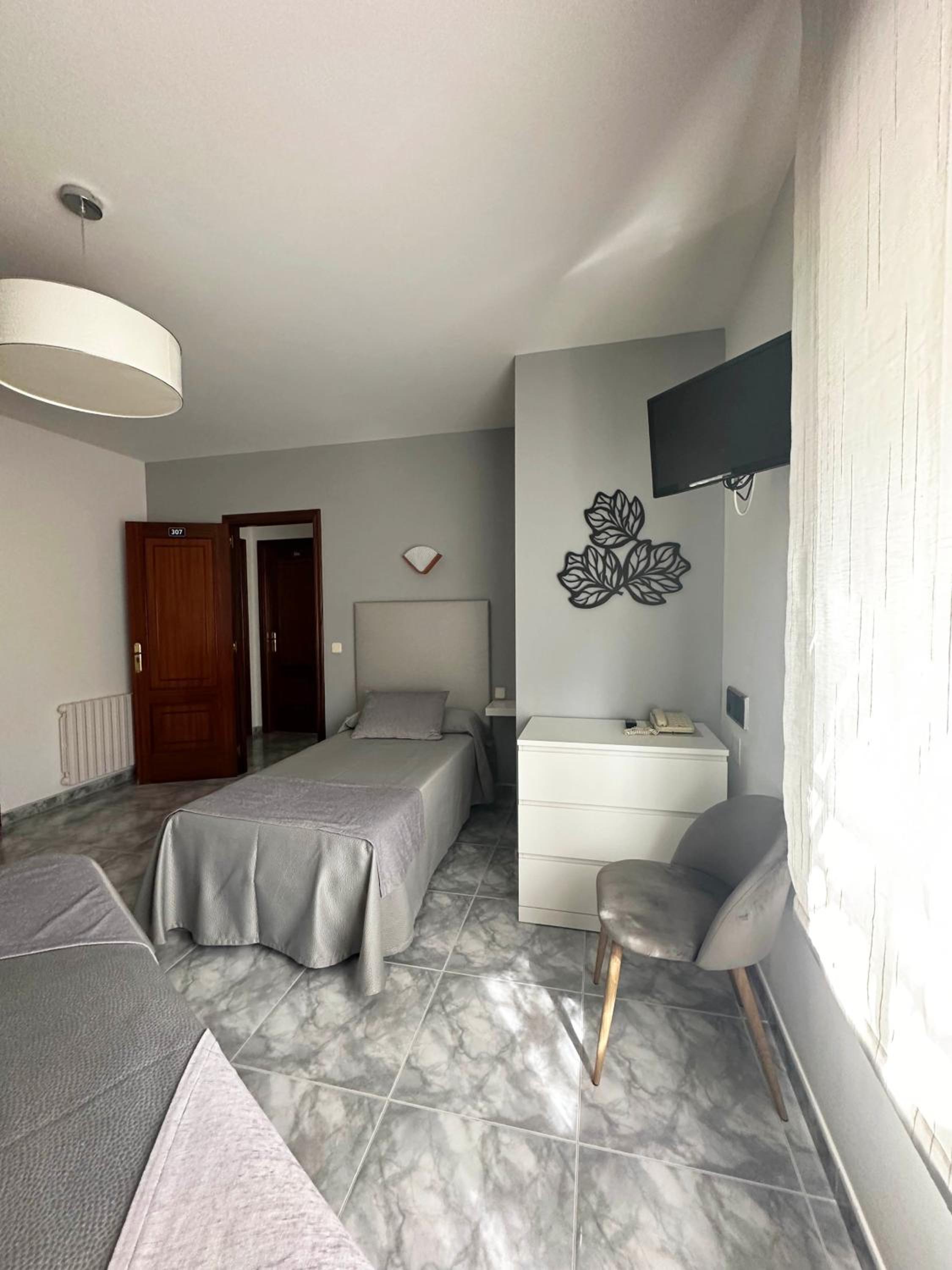 Double or Twin Room with Extra Bed (2 Adults + 1 Child) photo 2