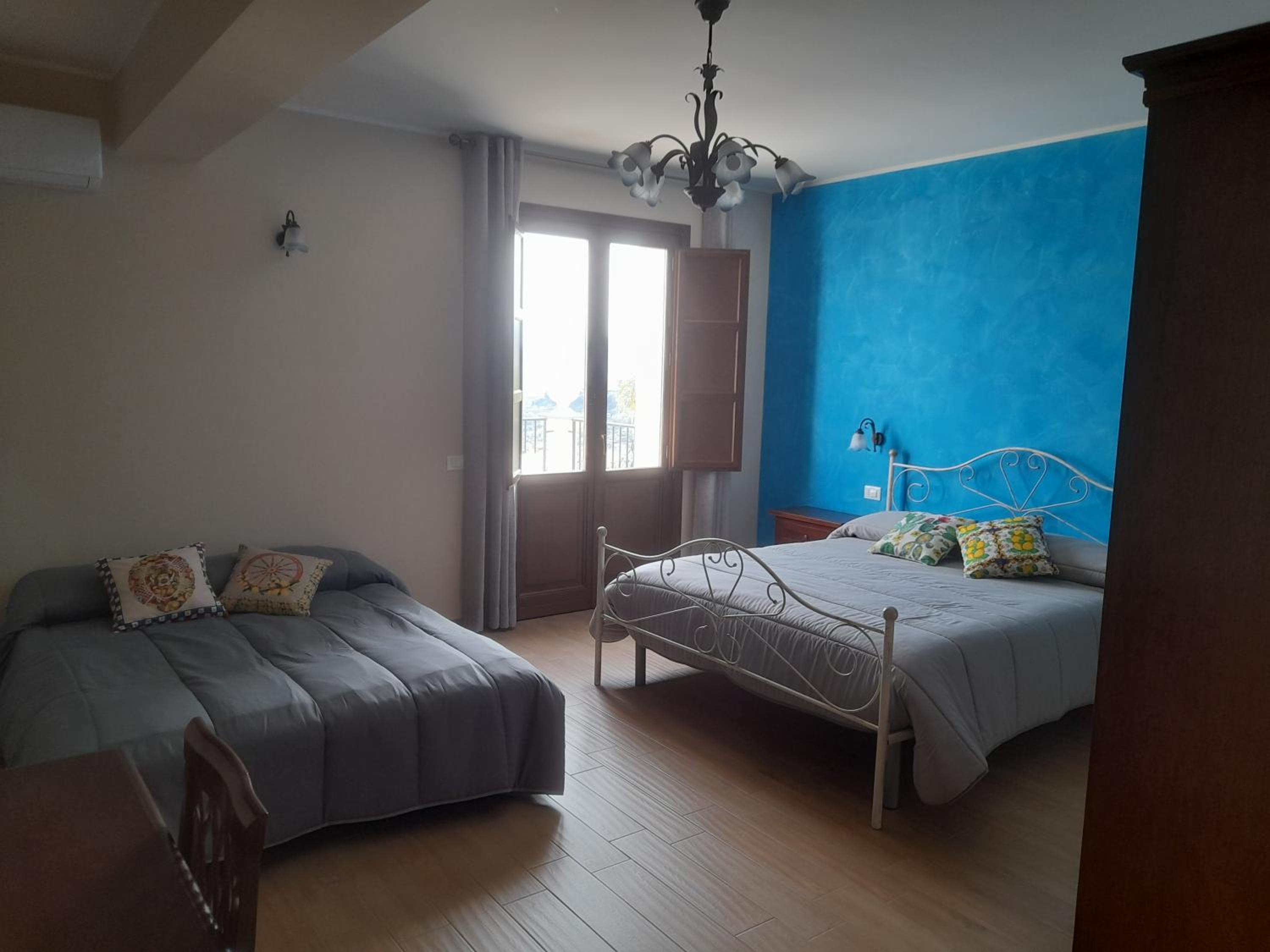 Family Room with Sea View photo 3