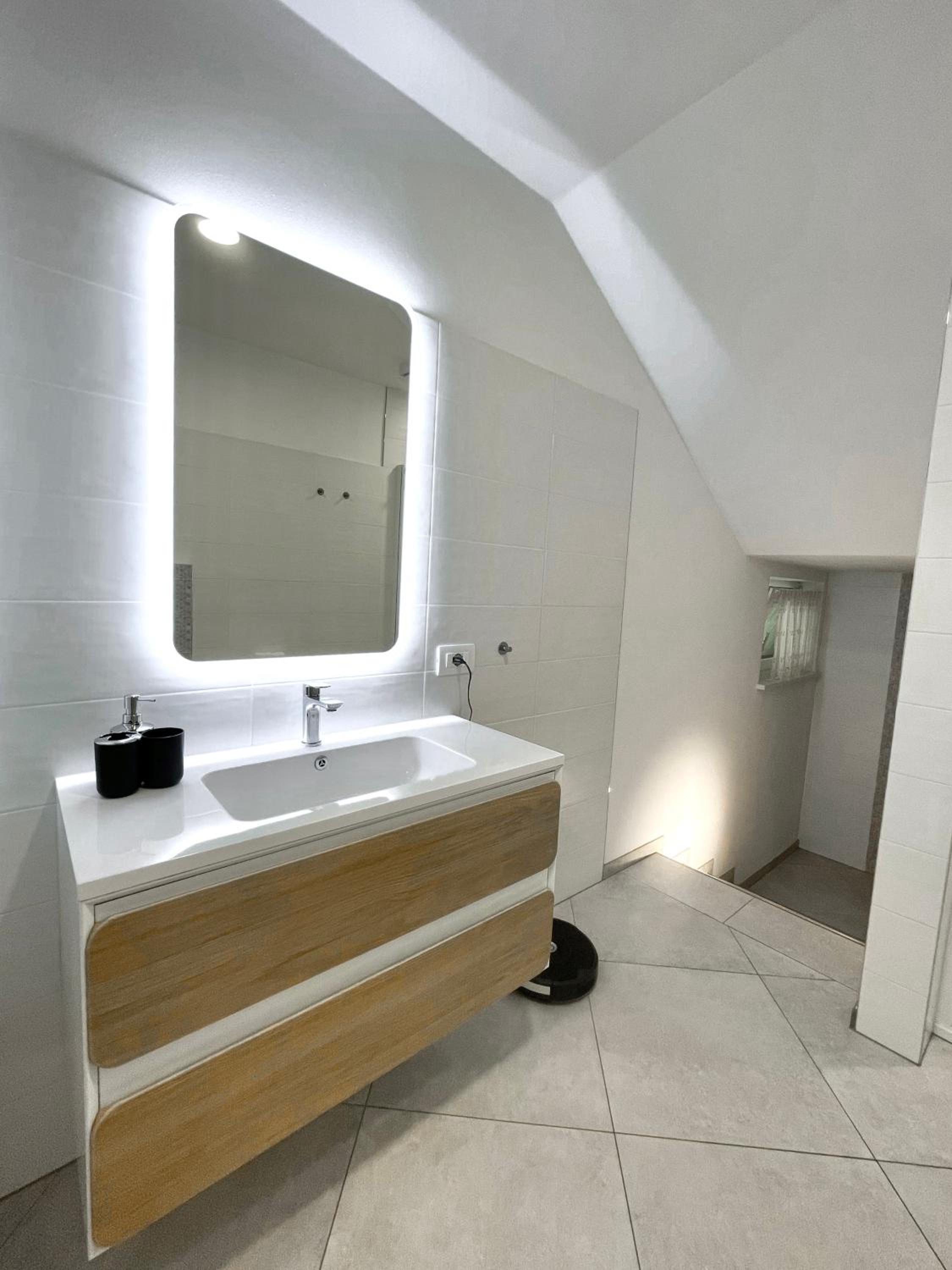 One-Bedroom Apartment - Photo 12