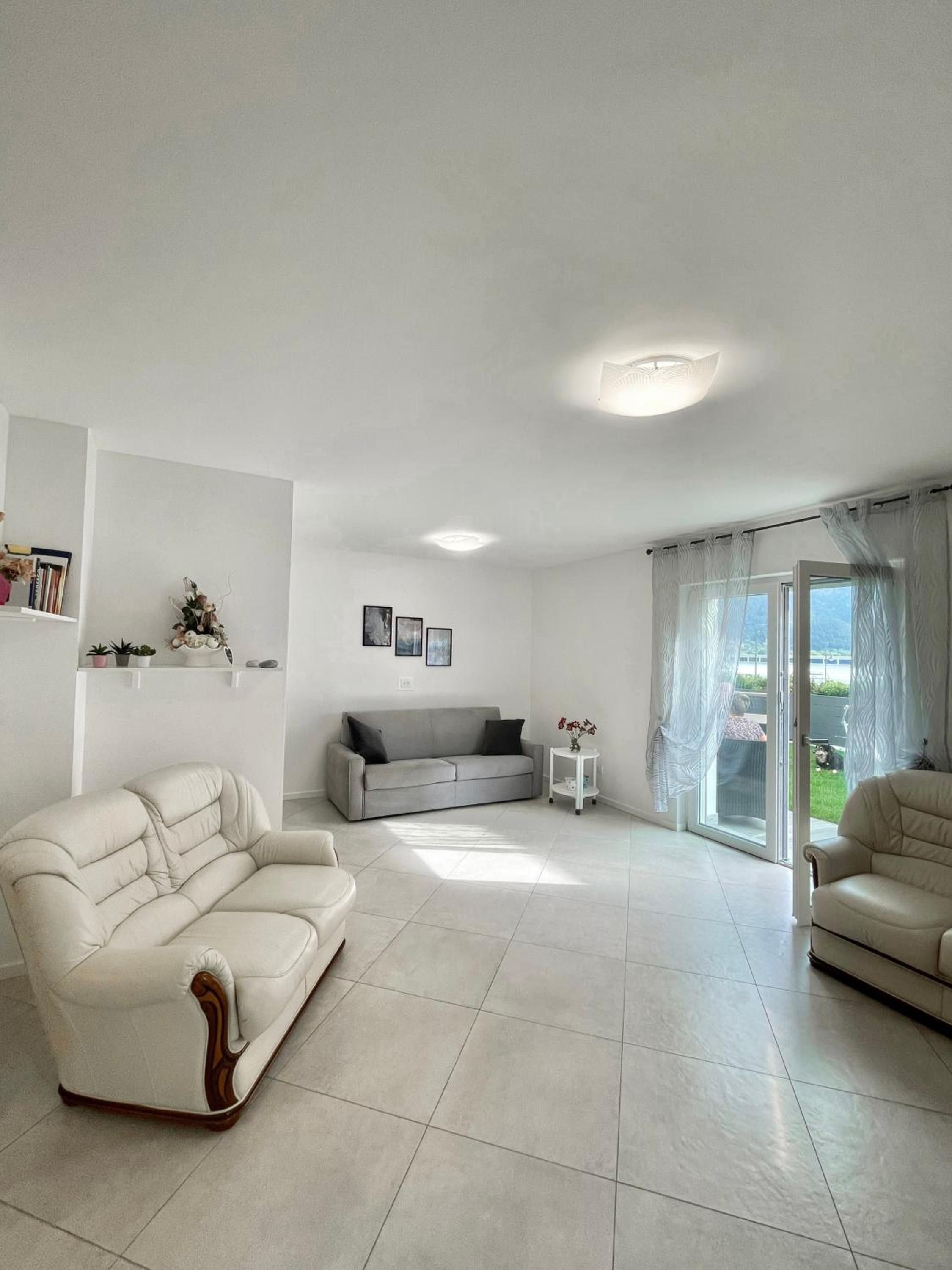 One-Bedroom Apartment - Photo 1
