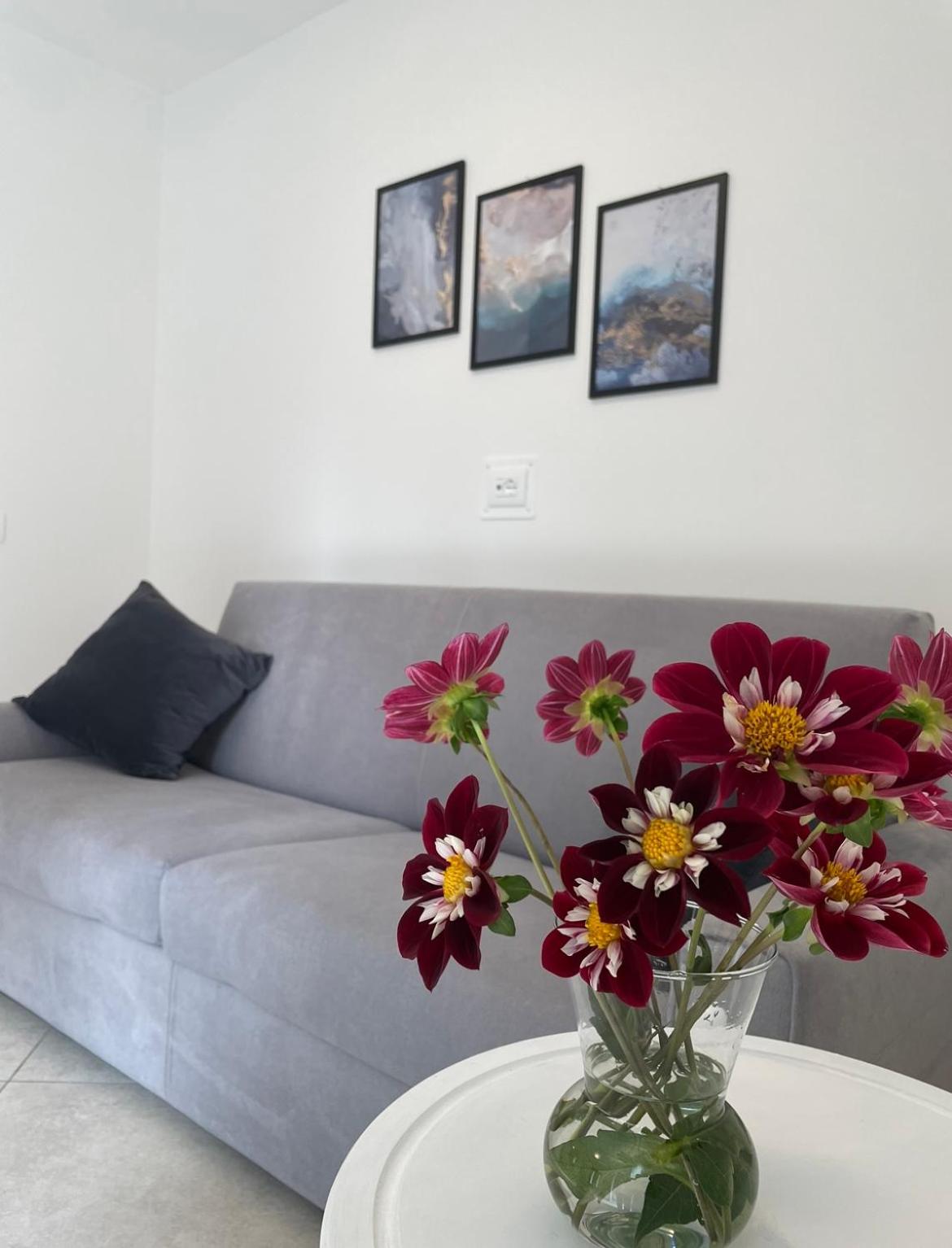 One-Bedroom Apartment - Photo 3