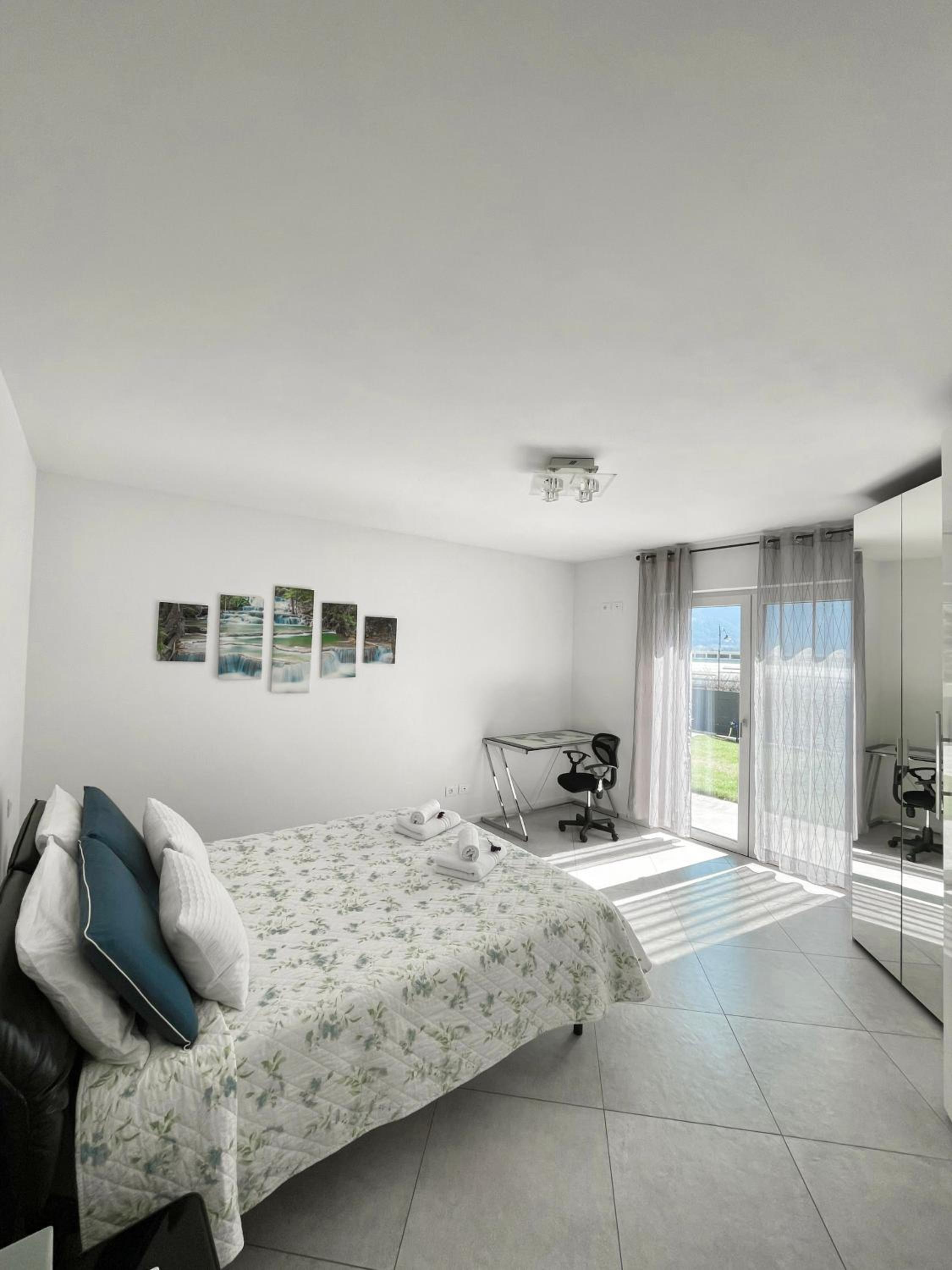 One-Bedroom Apartment - Photo 14