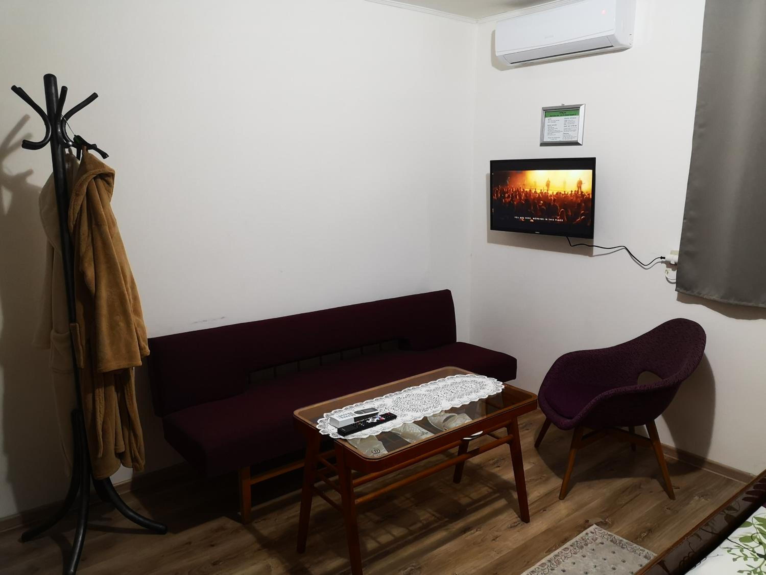 Deluxe Double Room with Shower - Photo 5