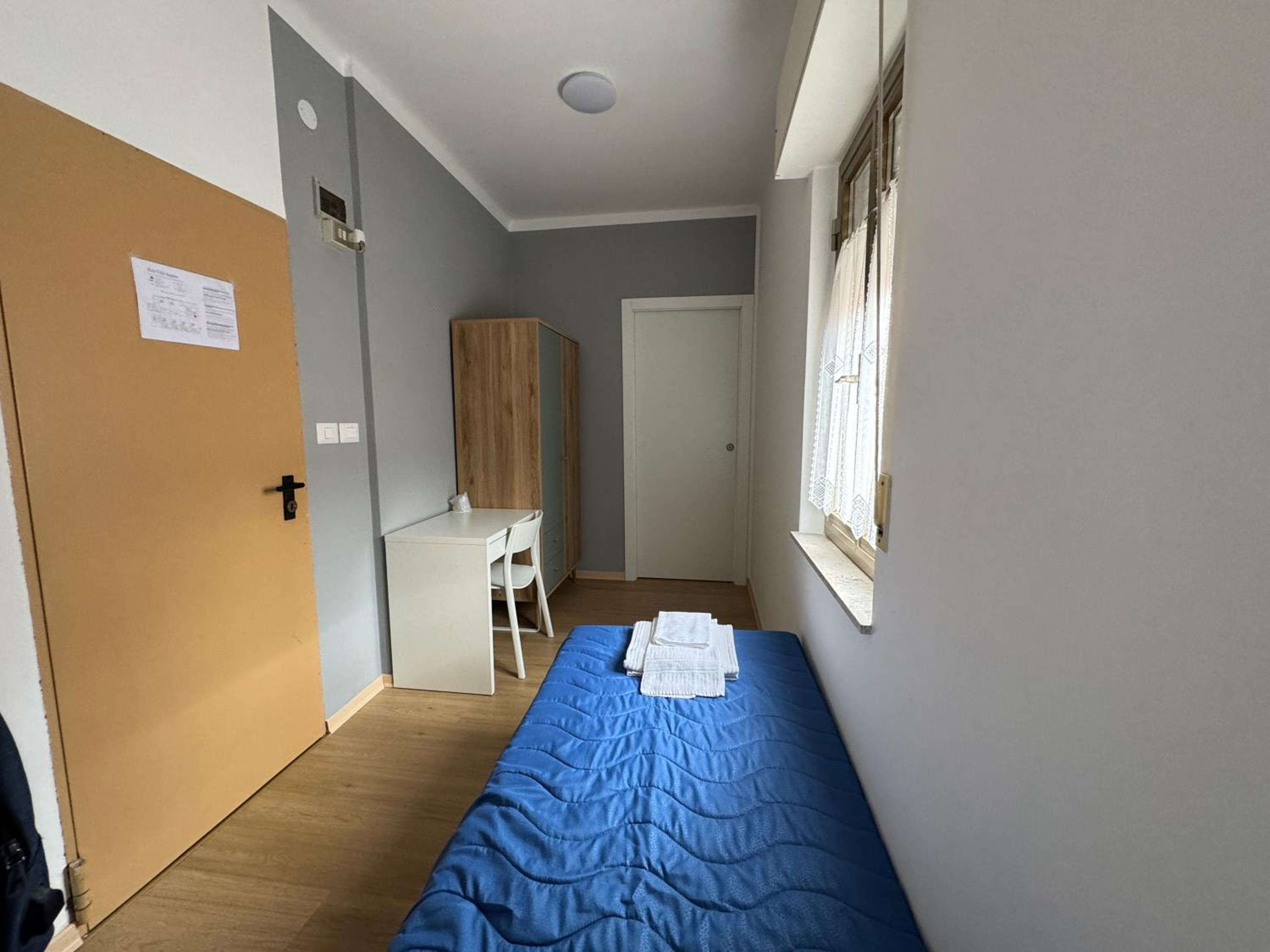 Single Room photo 3