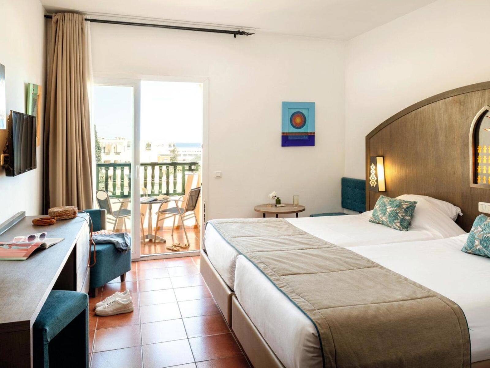 Triple Room with Pool View
