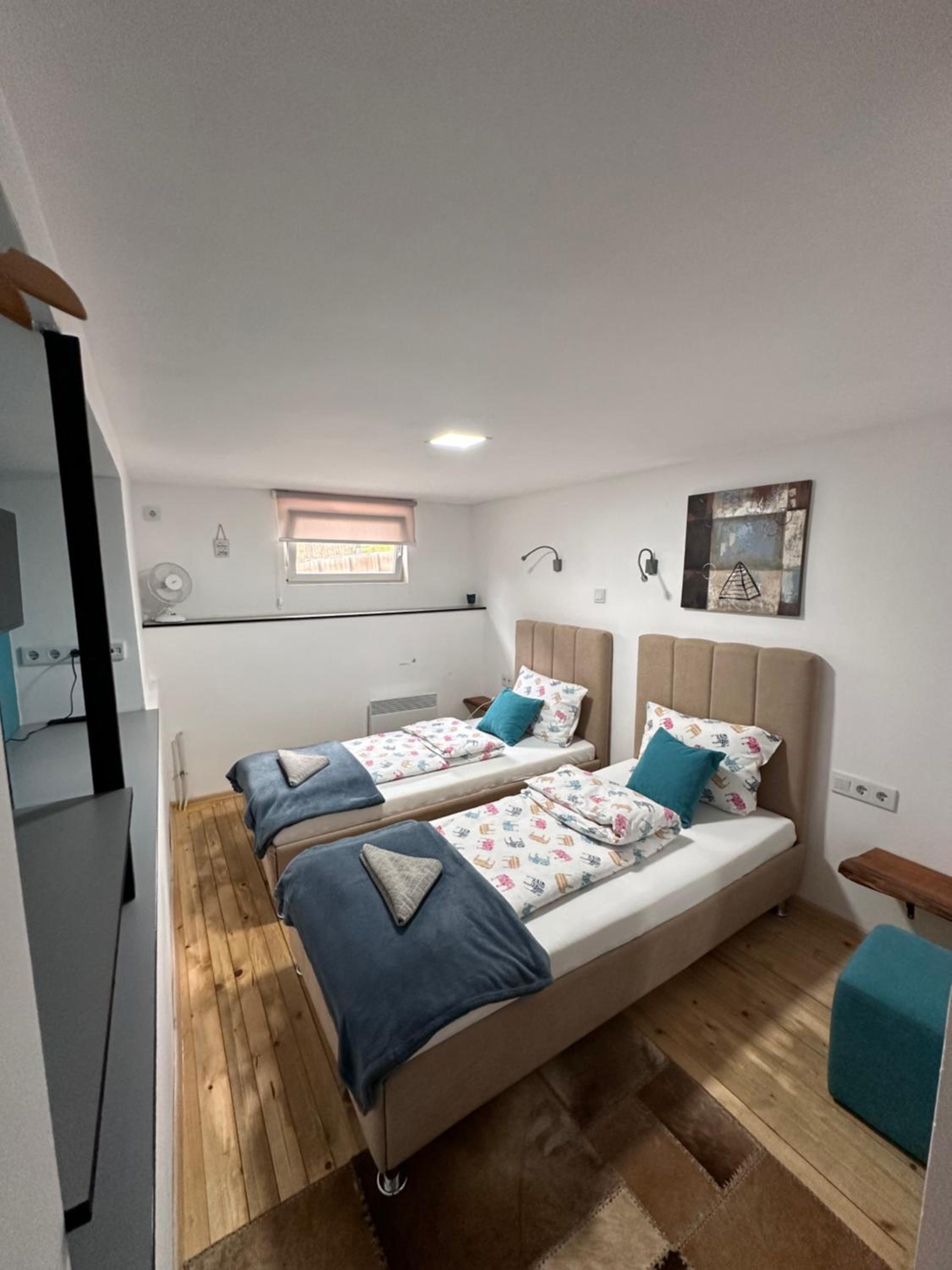 Budget Twin Room photo 3