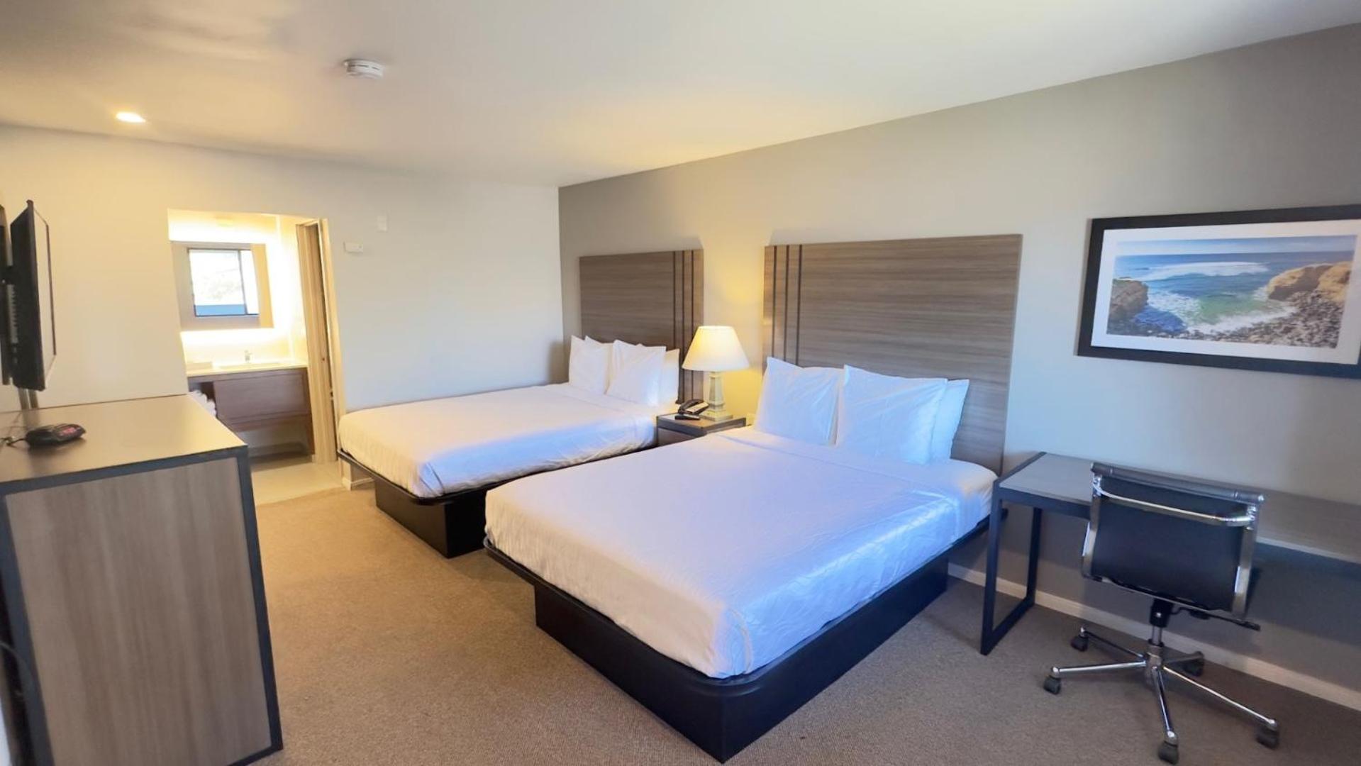 Deluxe Queen Room with Two Queen Beds photo 1