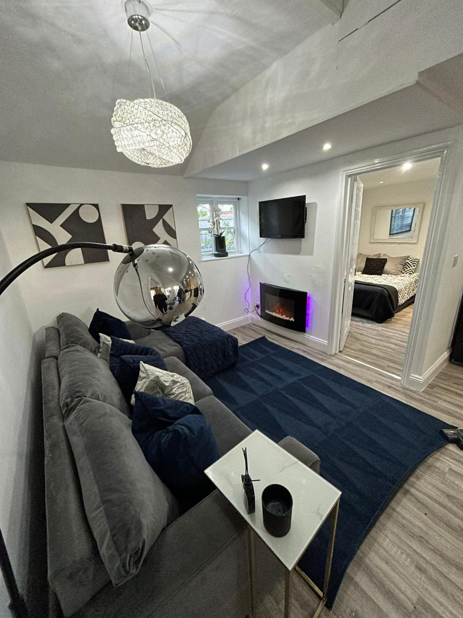 One-Bedroom House photo 1