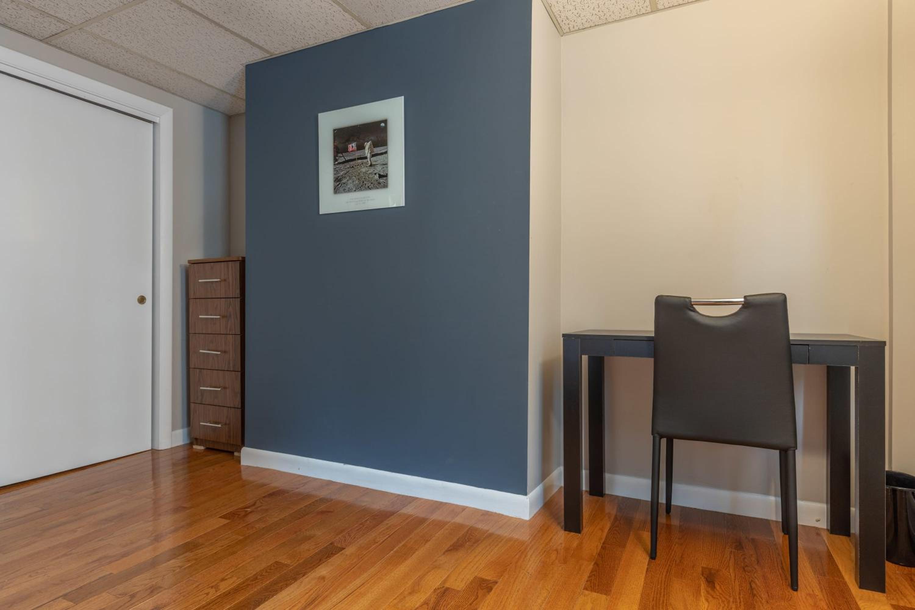 Three-Bedroom Apartment photo 3