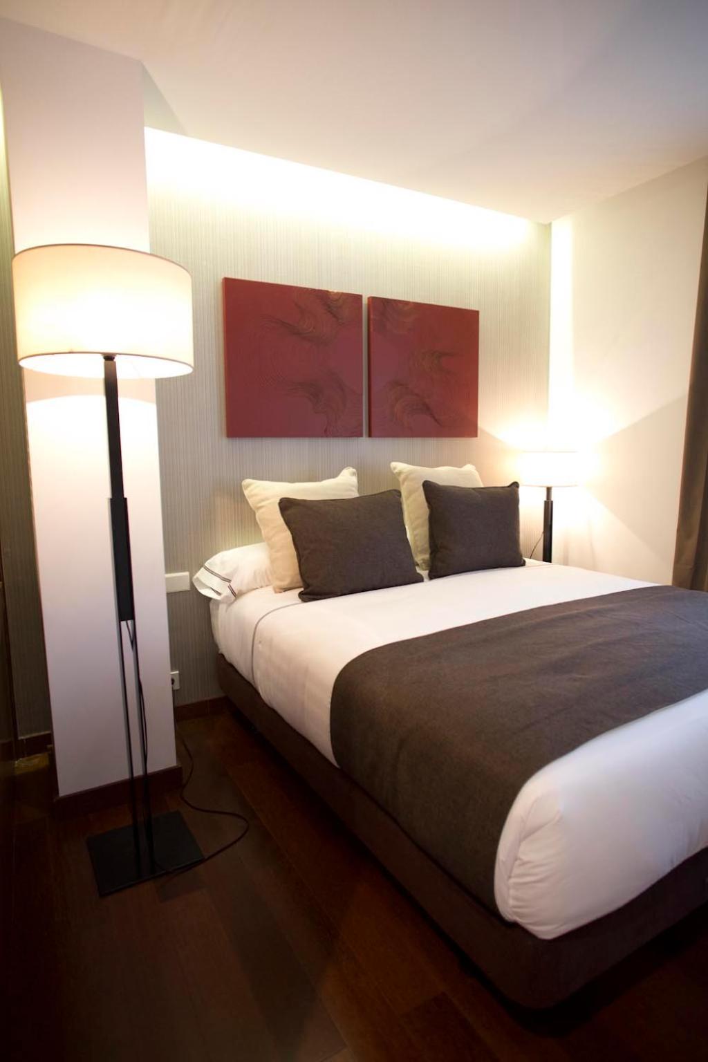 Basic Double or Twin Room with River View - Photo 5