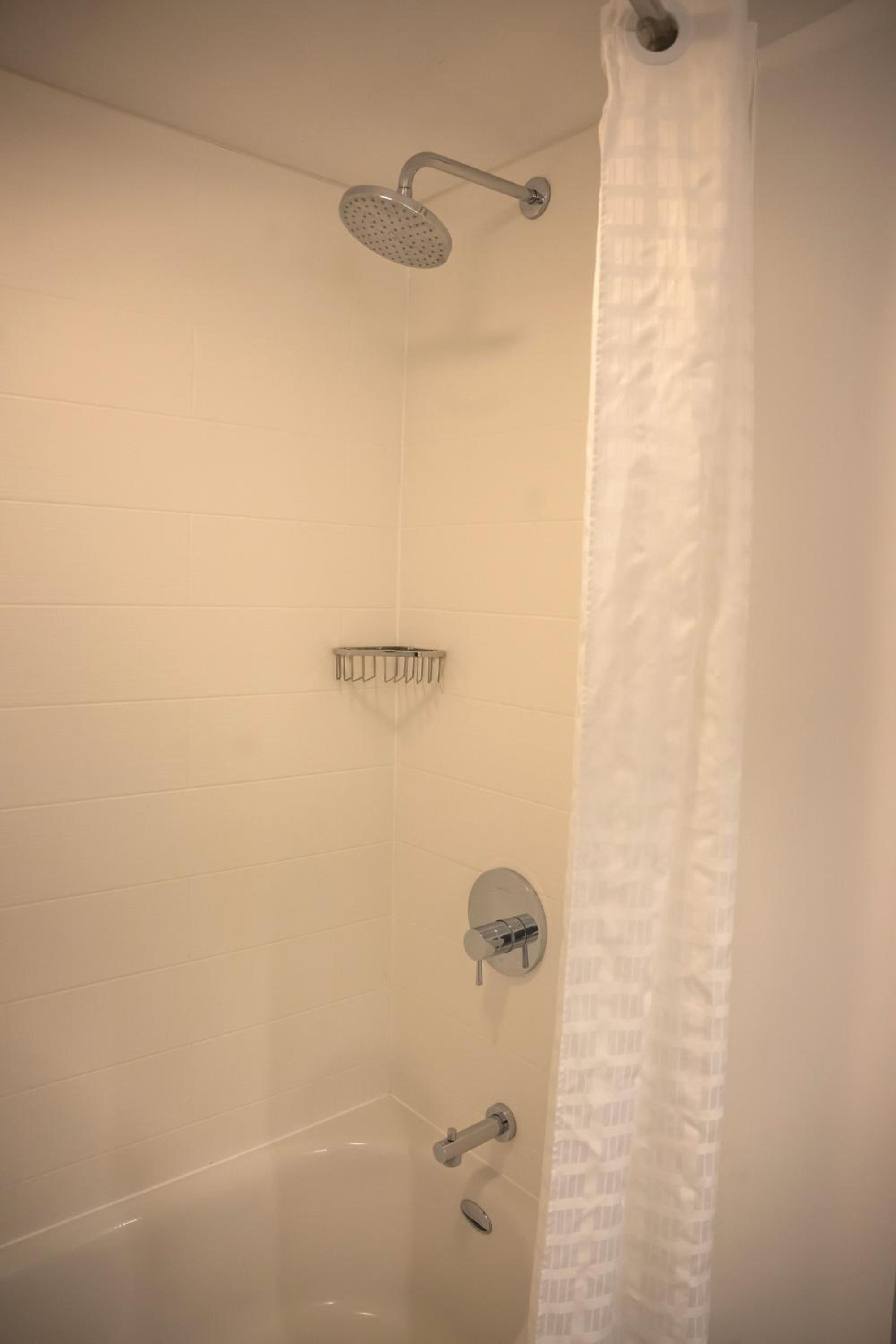 Two Queen Beds and Roll-In Shower - Disability Access/Non Smoking - Photo 2