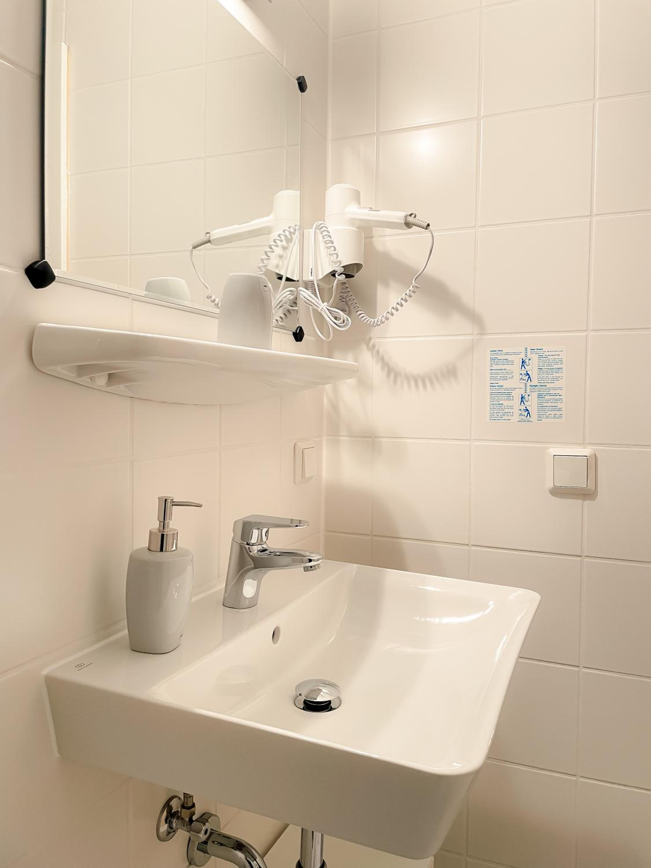 Double Room - Photo 15