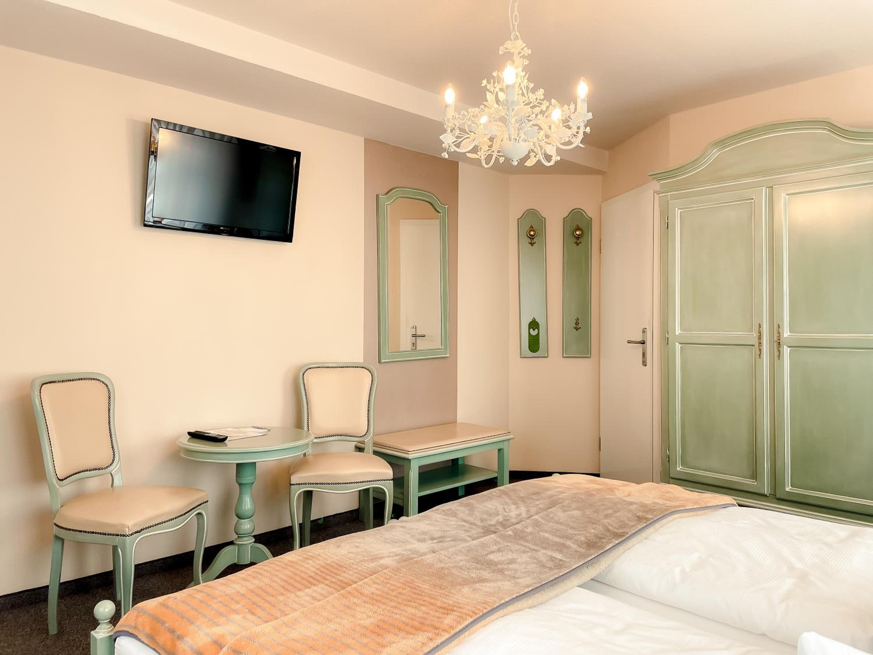 Double Room - Photo 12