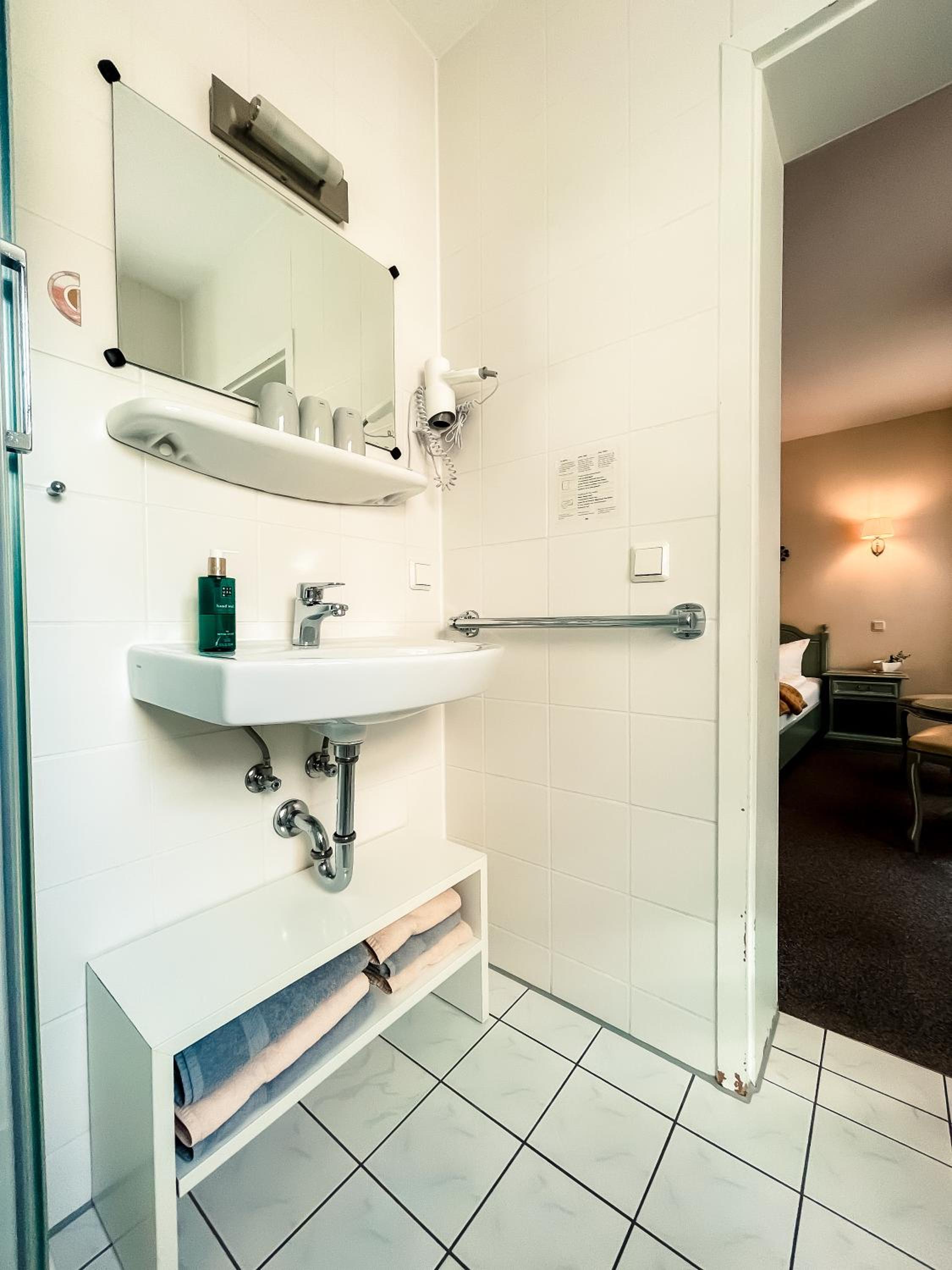 Double Room - Photo 16