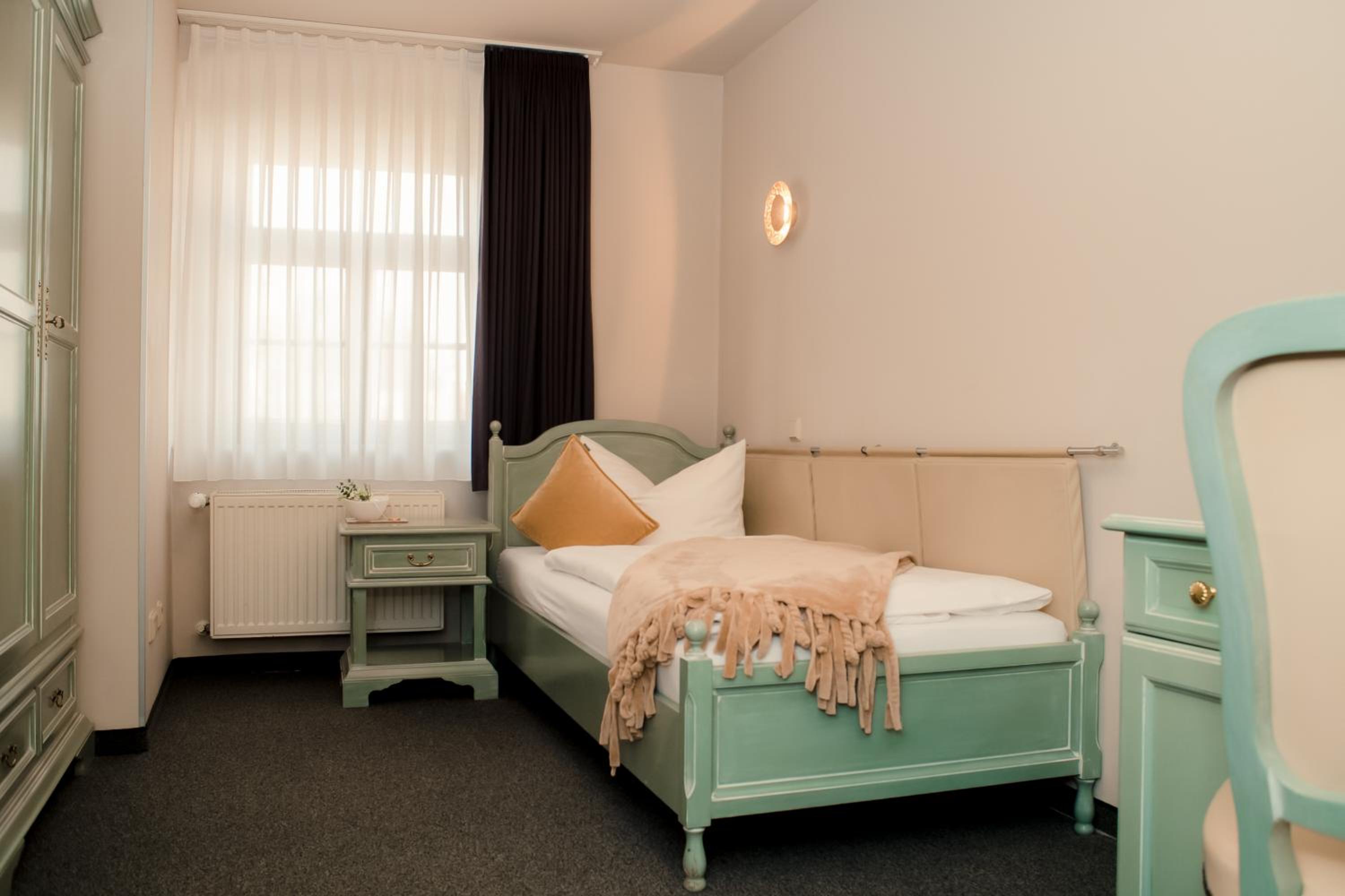 Single Room - Photo 1