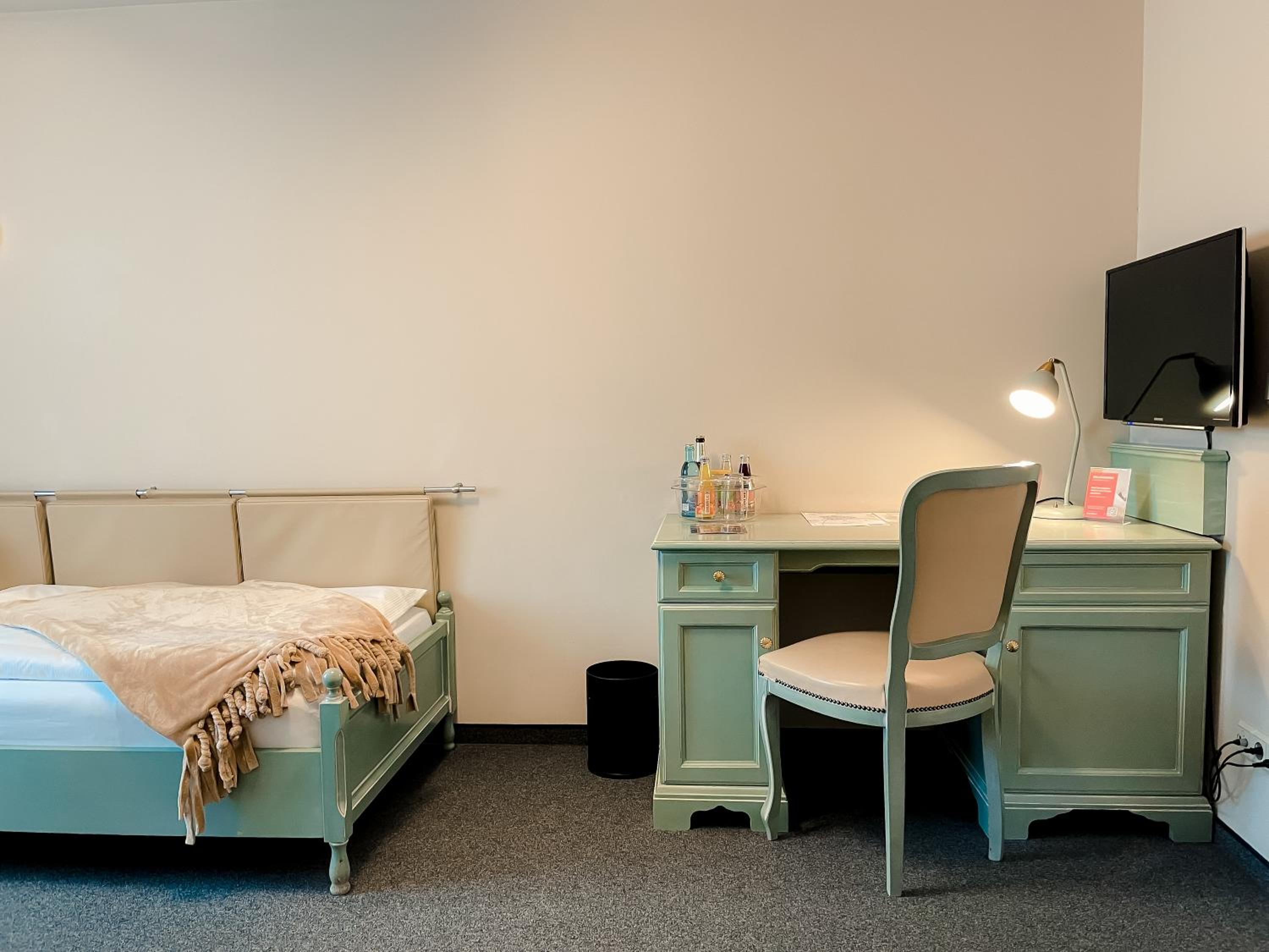 Single Room - Photo 7