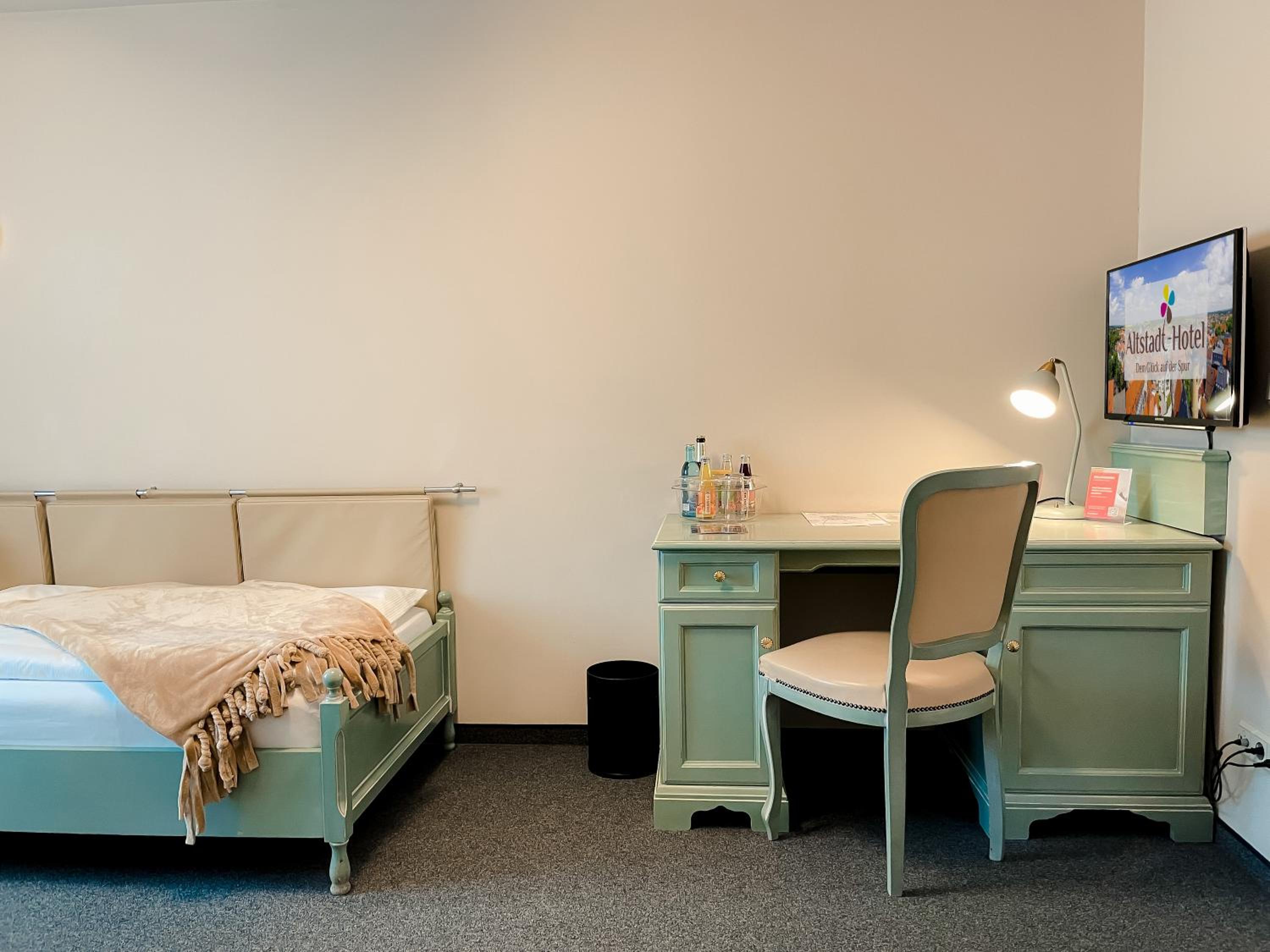Single Room - Photo 6