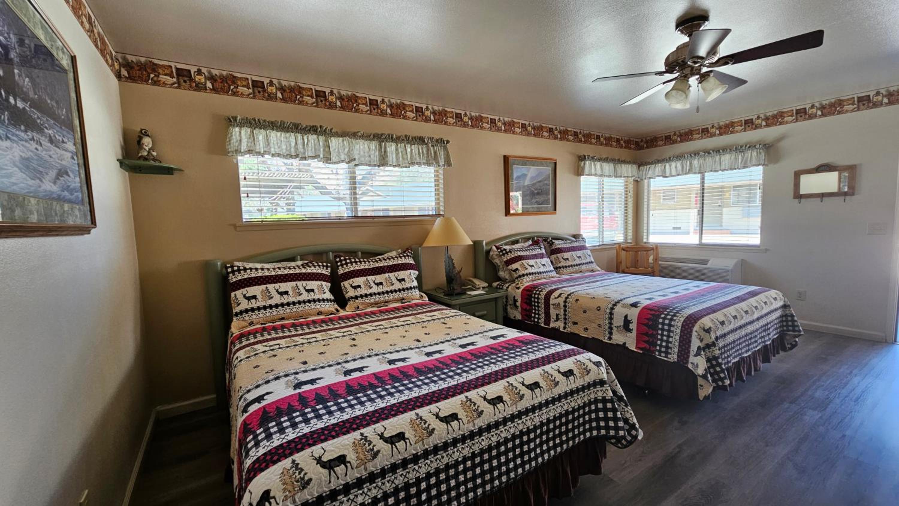Queen Room with Two Queen Beds photo 1