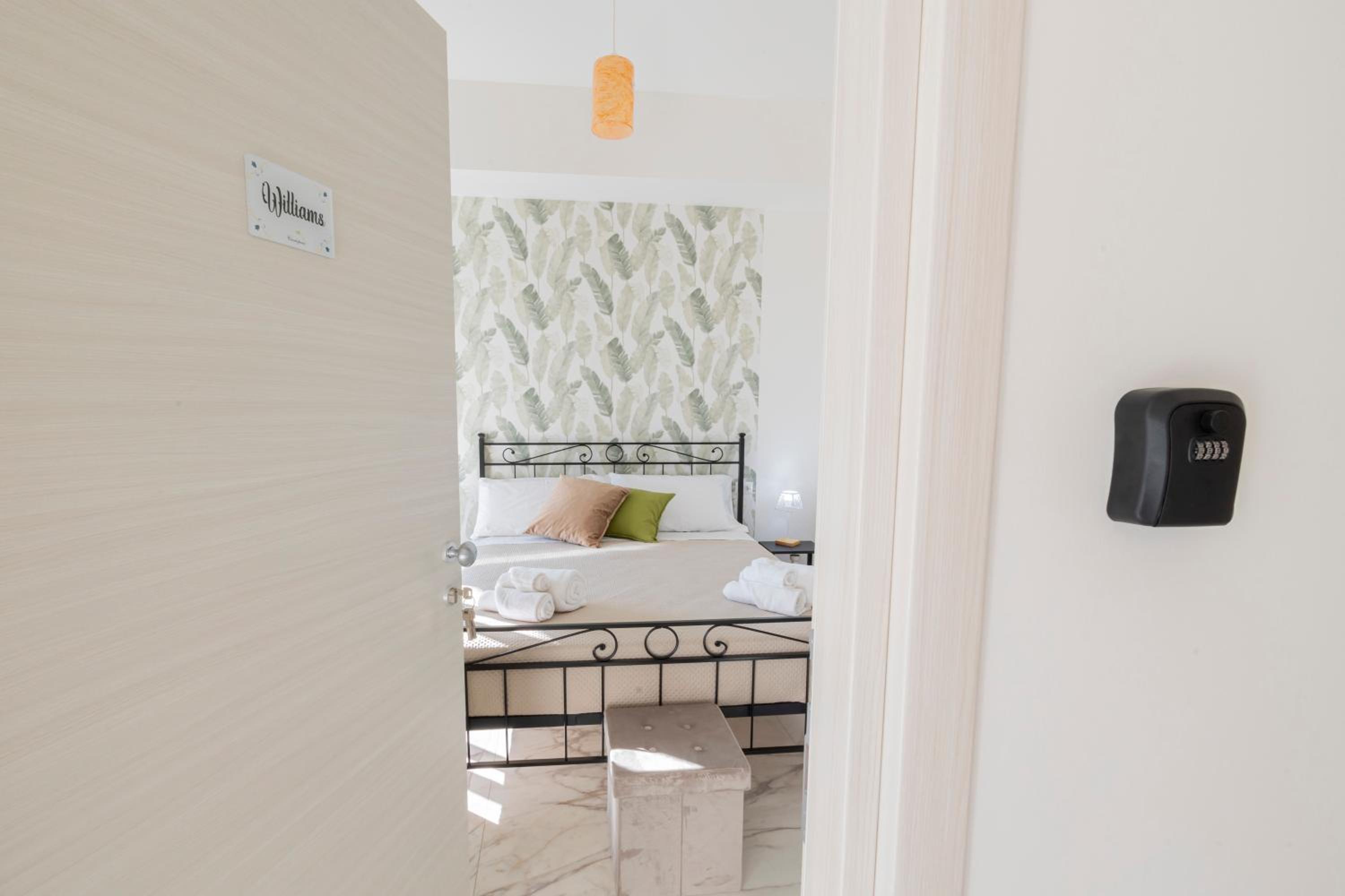Deluxe Double Room with Balcony photo 1