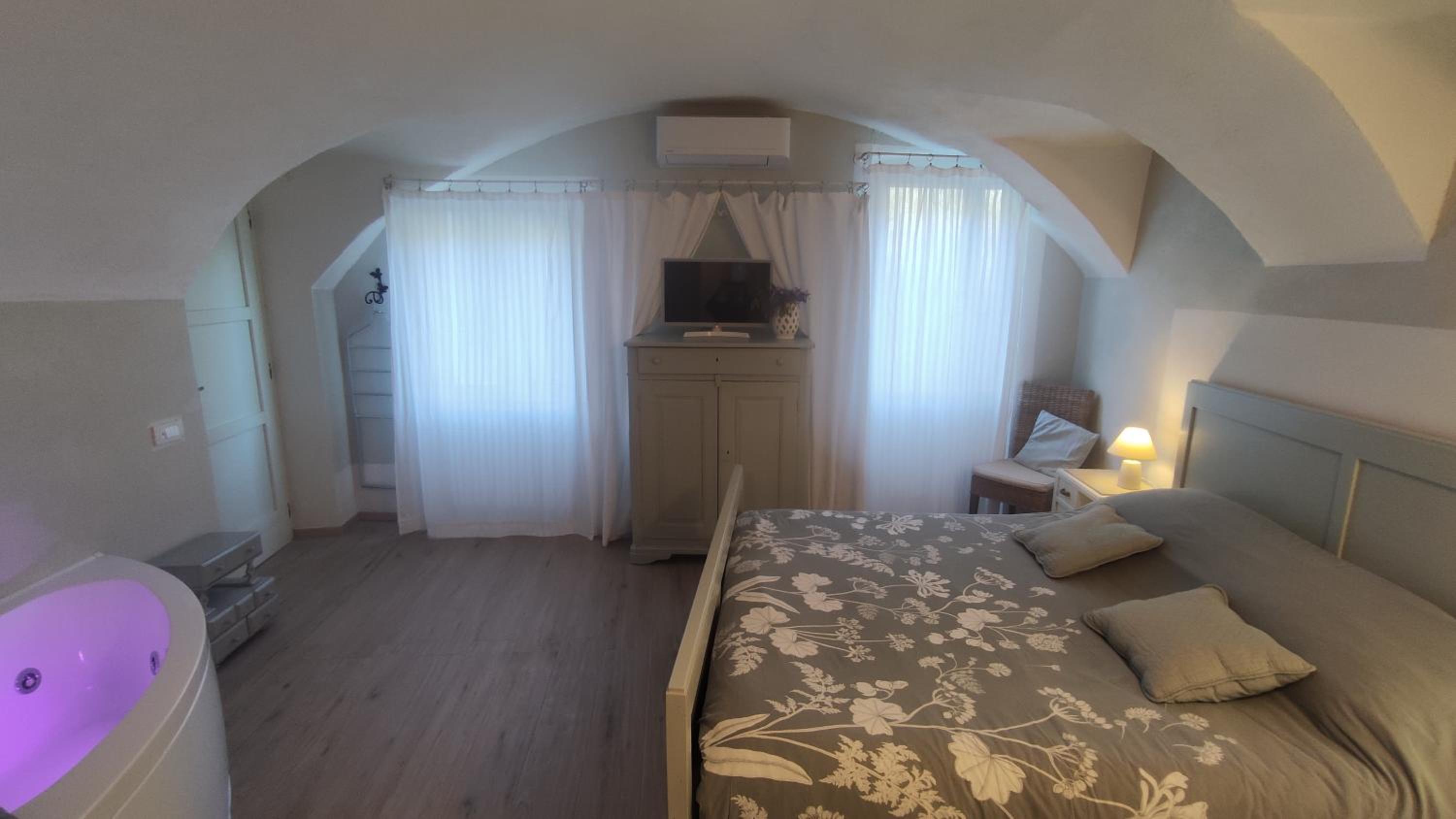 Family Room with Mountain View - Photo 6
