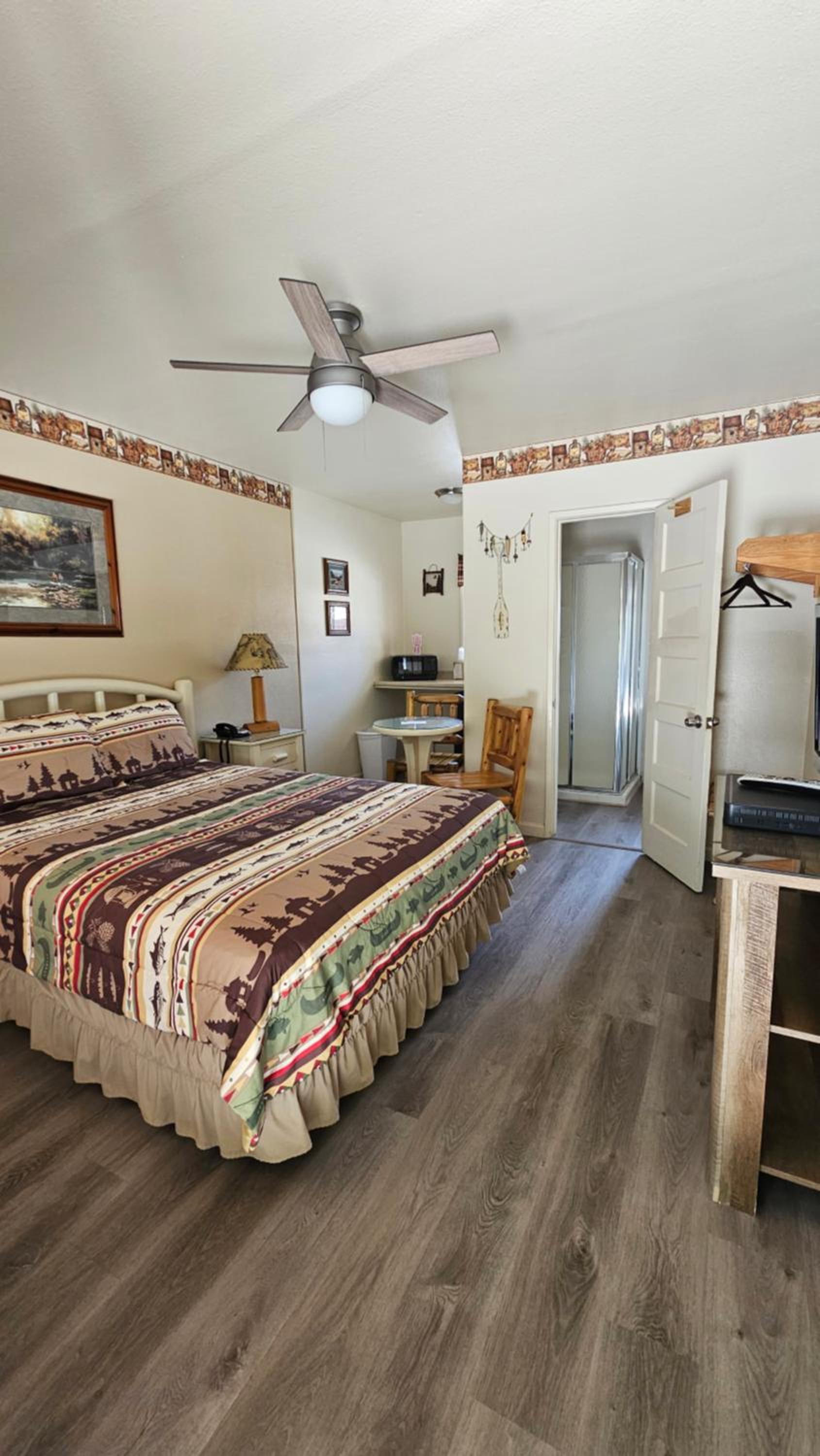 Queen Room photo 1