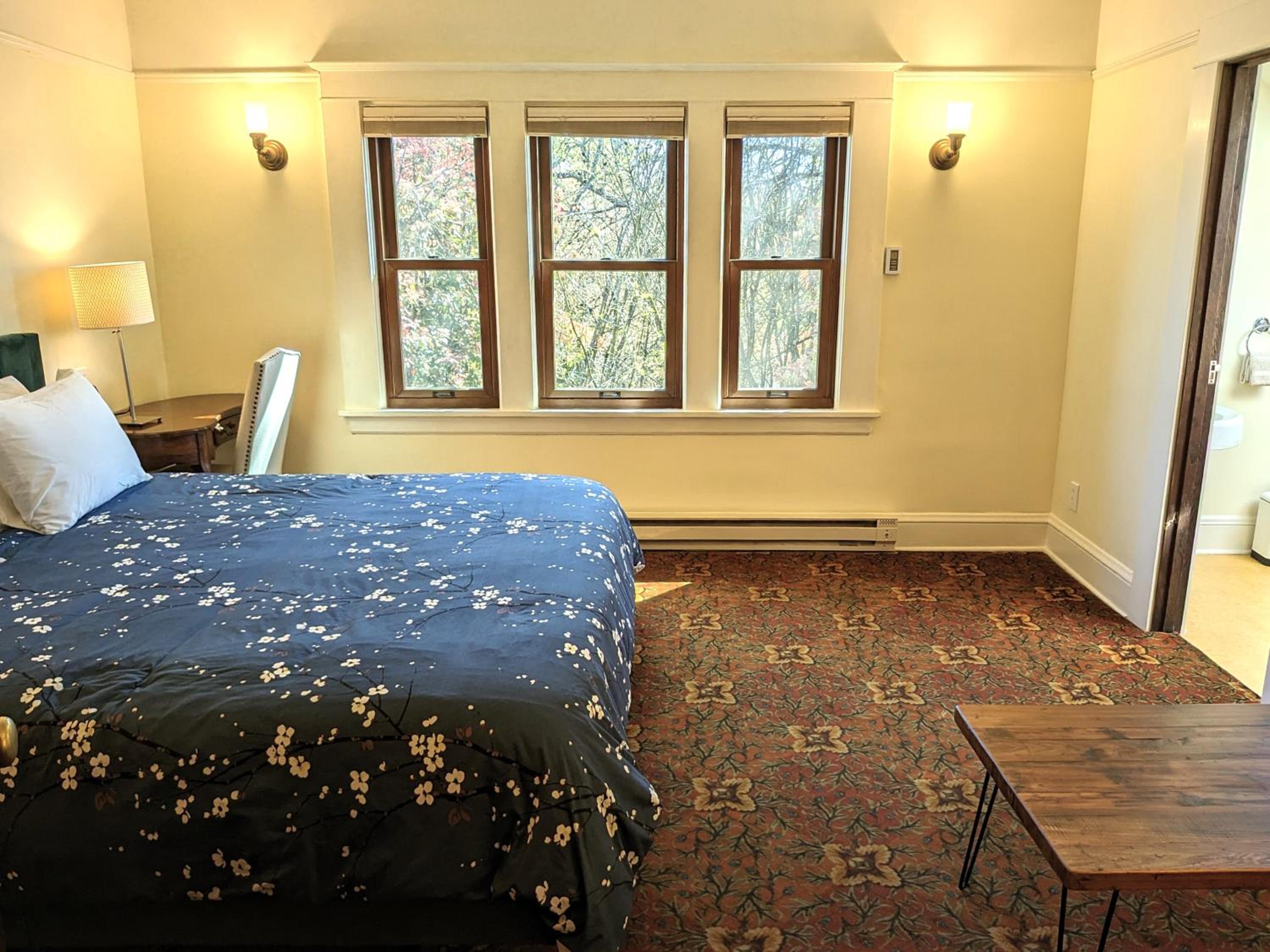 Standard King Room - Photo 6