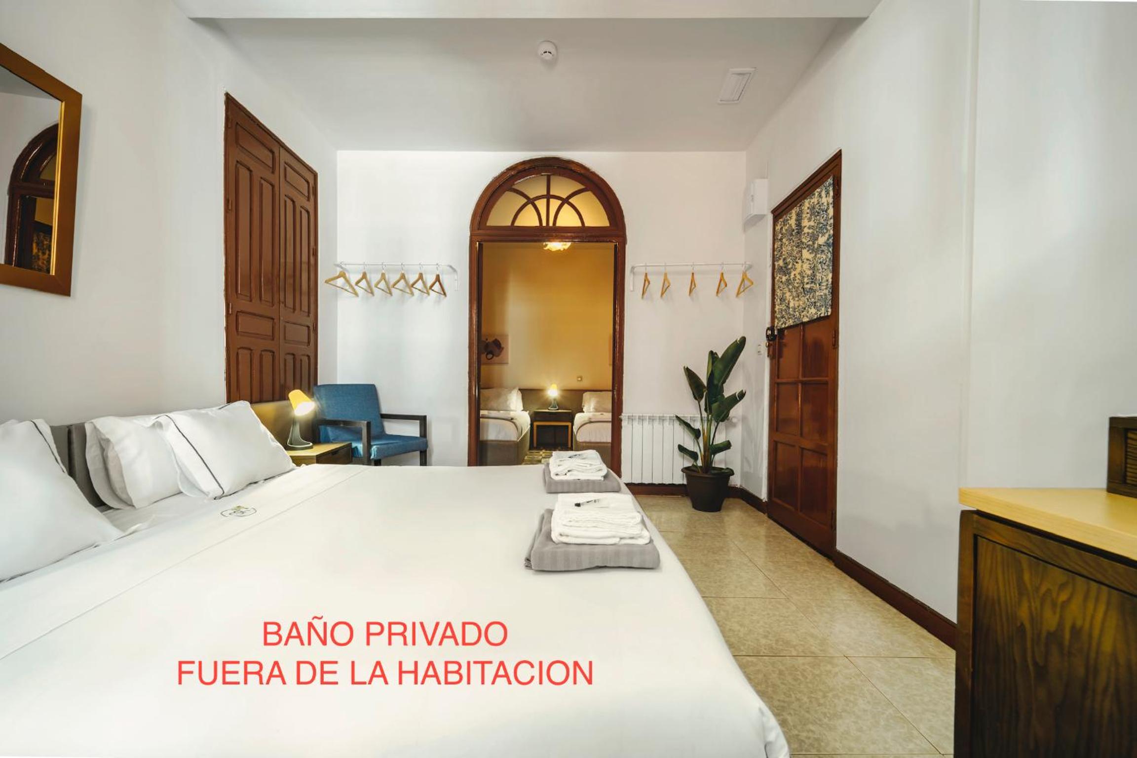 Quadruple Room with Private External Bathroom - Photo 6