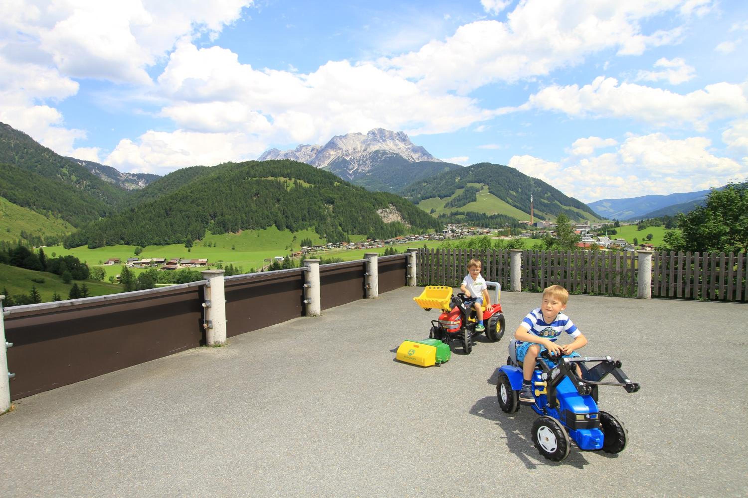 Superior Two-Bedroom Apartment with Mountain View photo 2