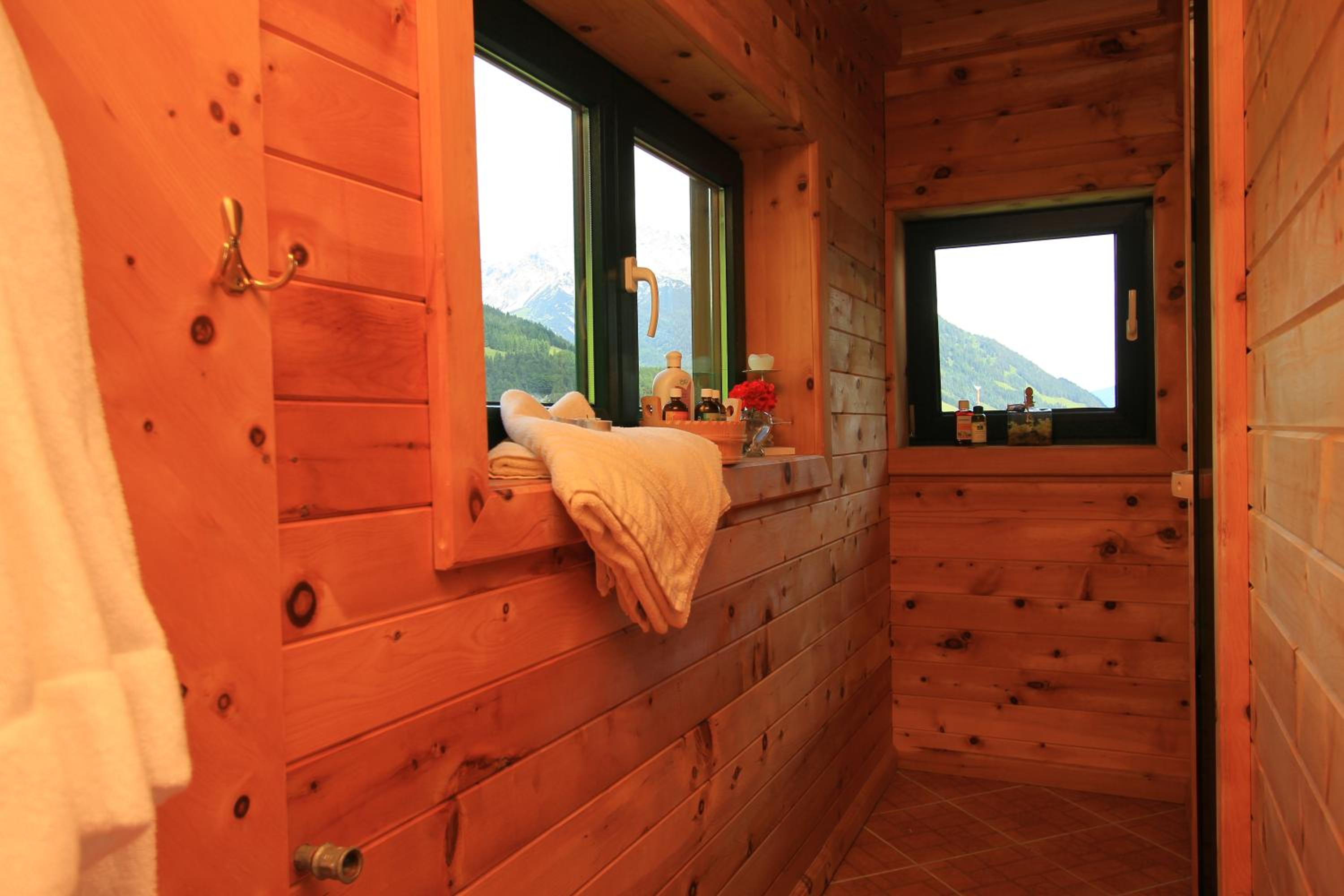 Comfort One-Bedroom Apartment with Balcony photo 3