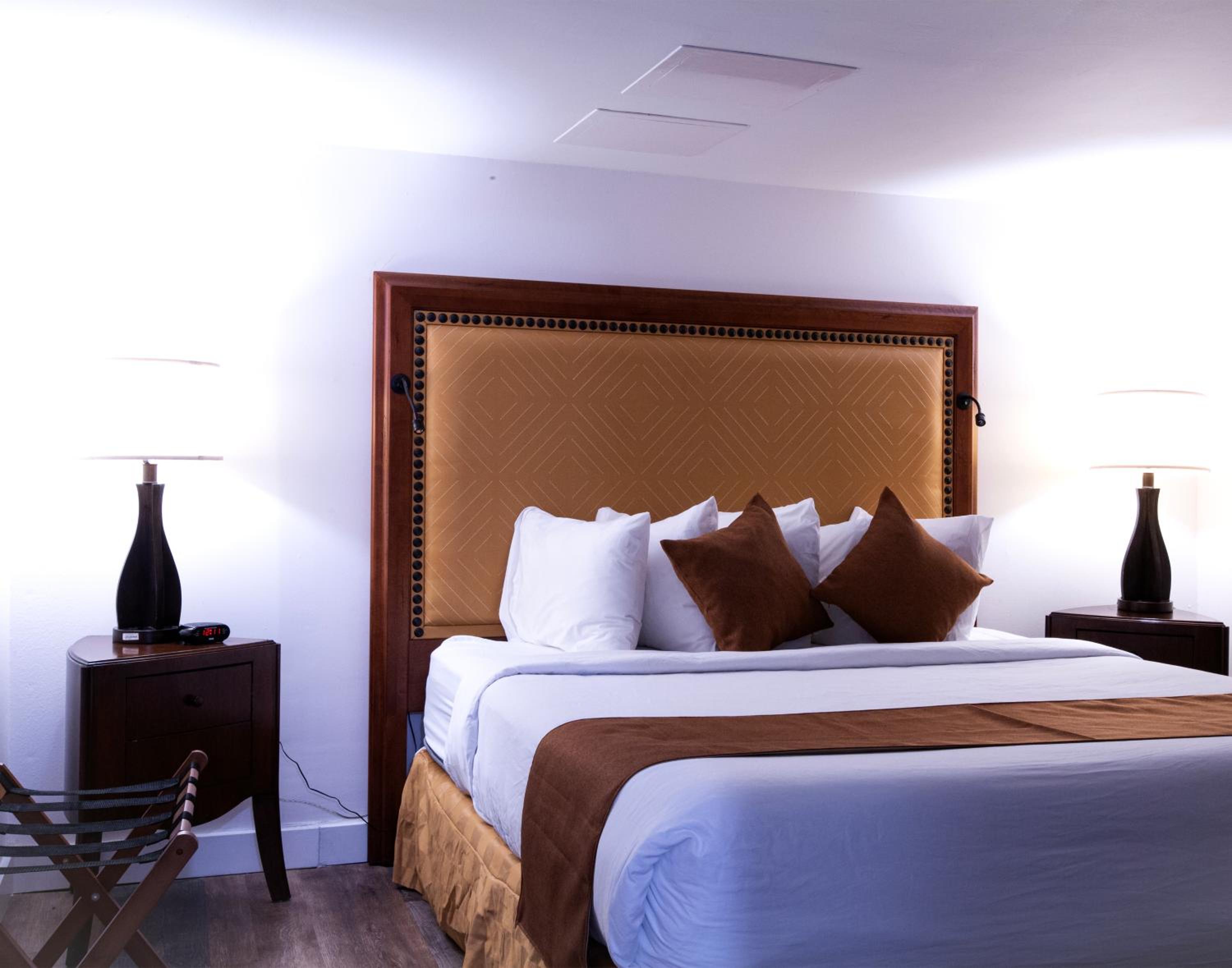 Executive Suite - Photo 7