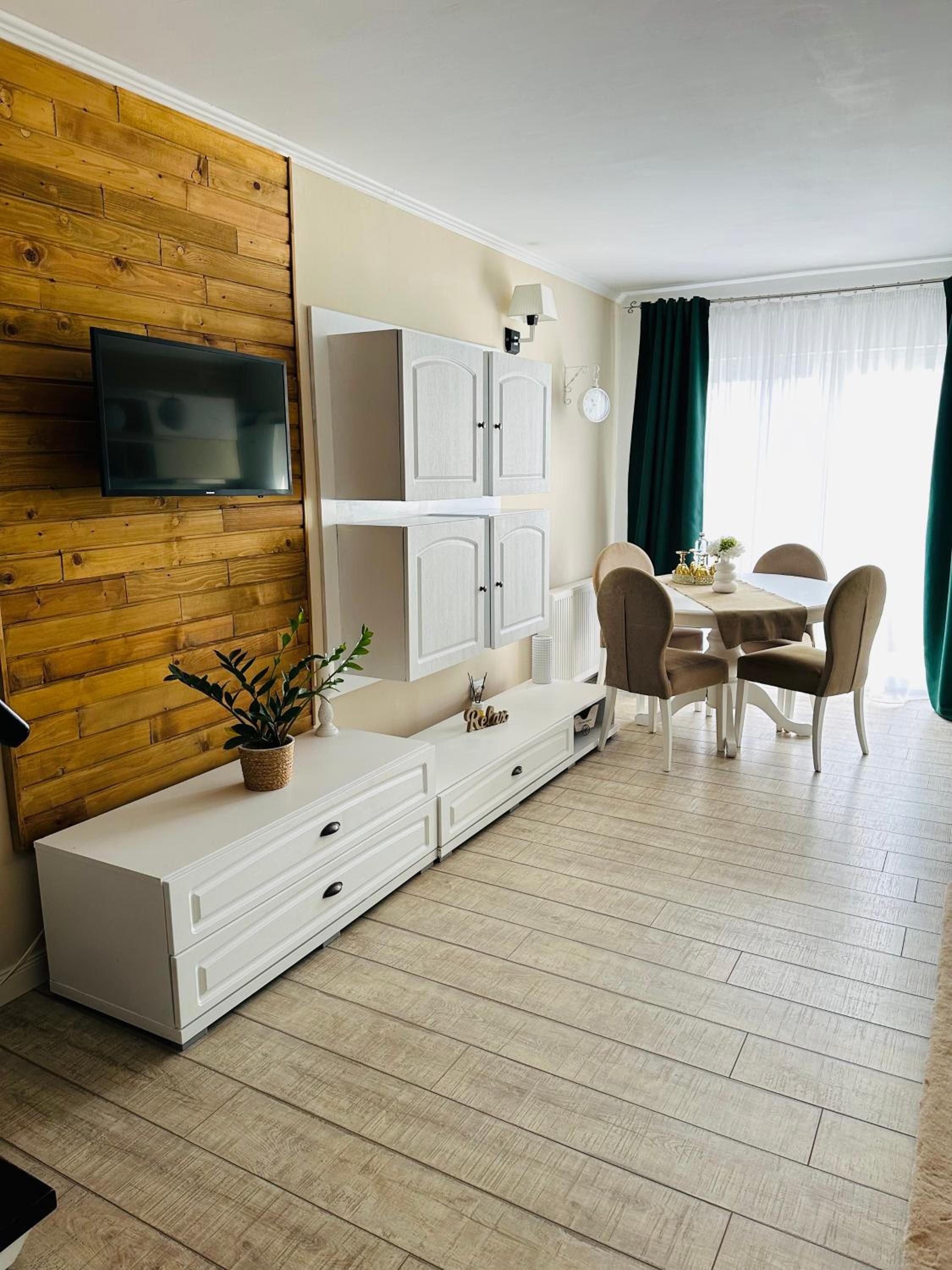 One-Bedroom Apartment photo 1