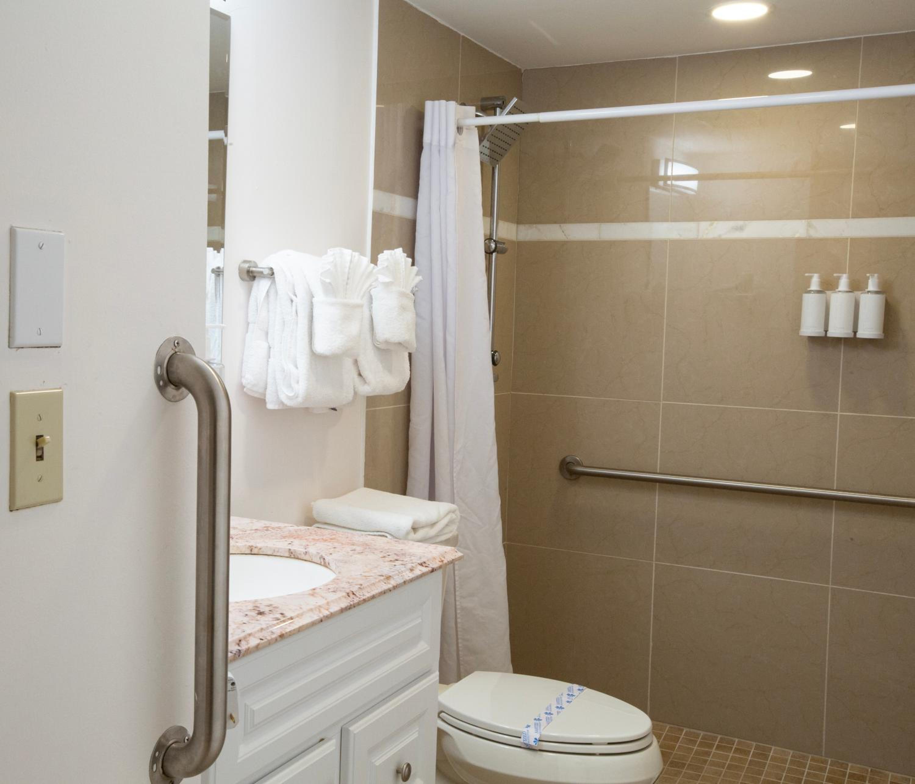 Executive Suite - Photo 6