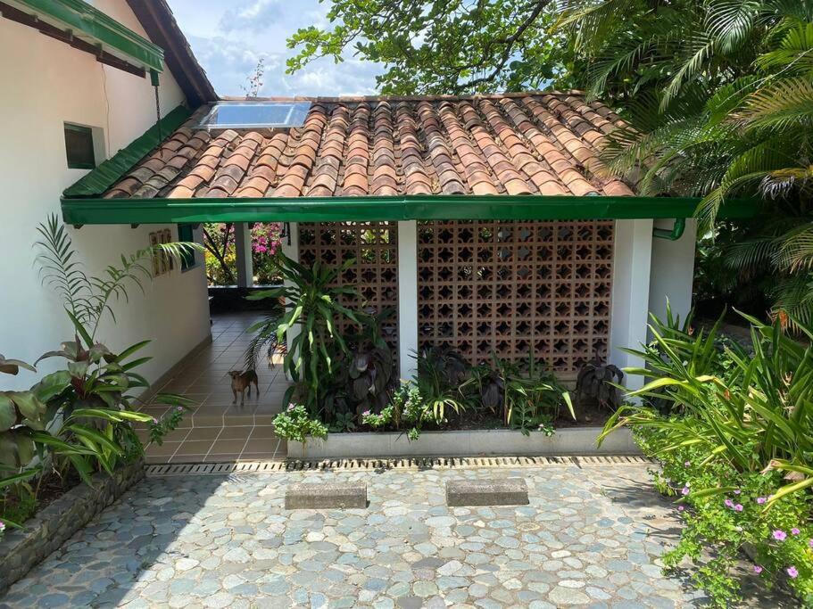 Five-Bedroom House photo 2