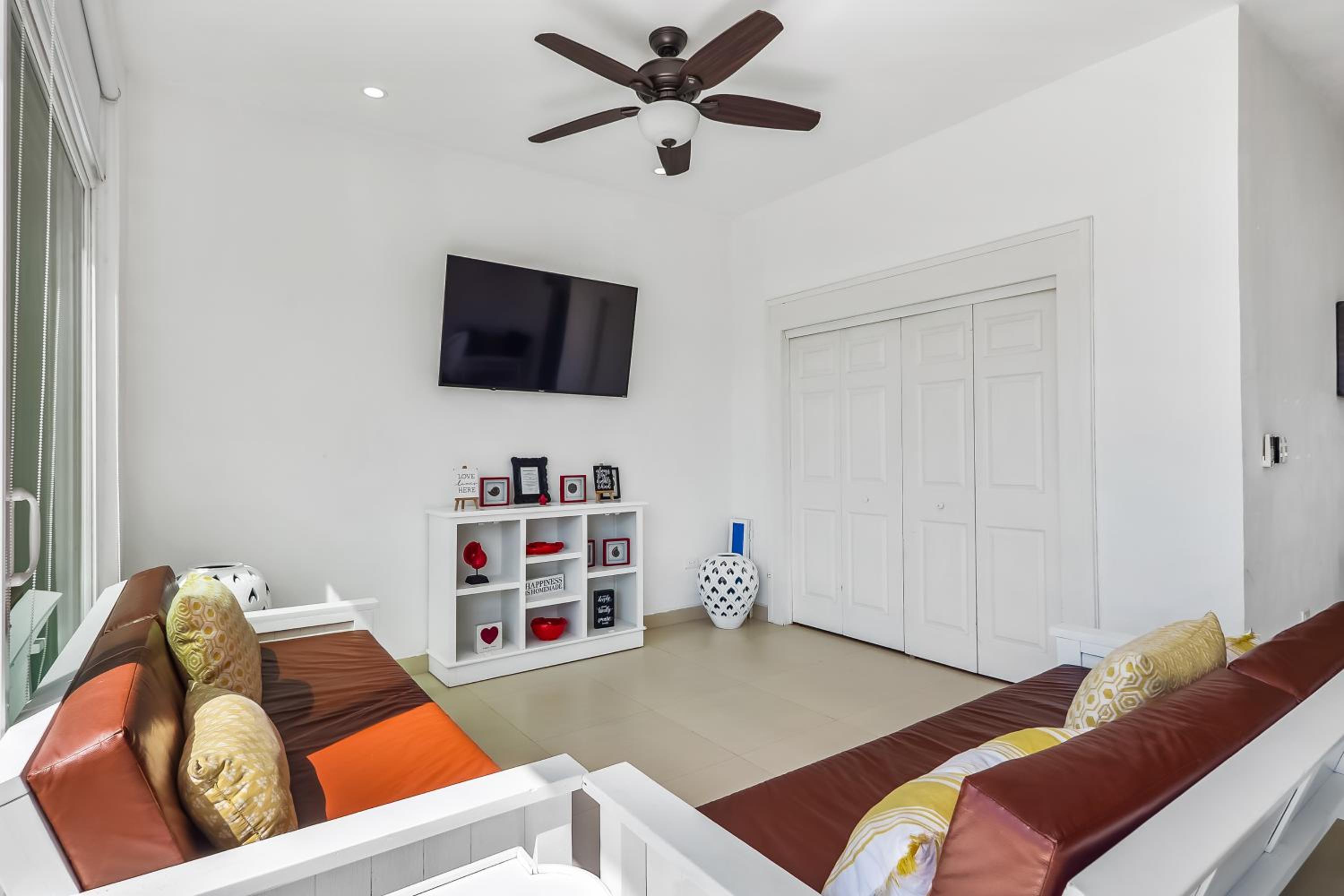 Three-Bedroom Villa photo 1
