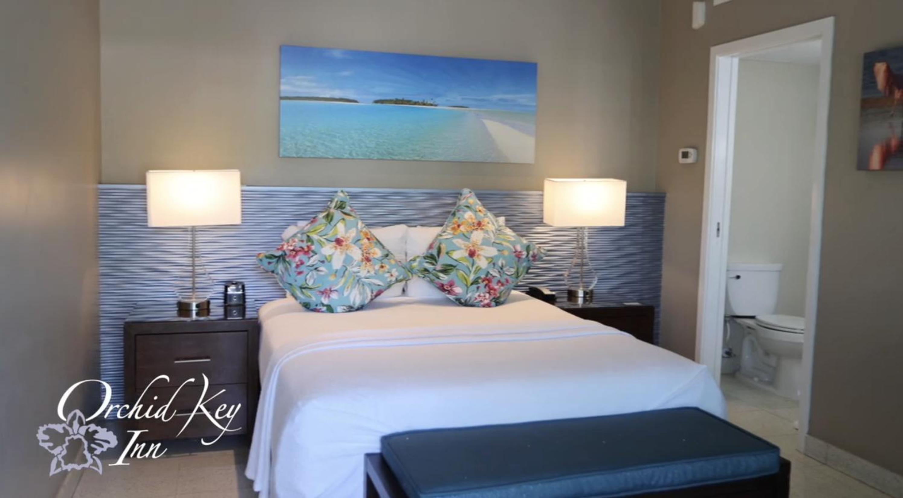Deluxe Queen Room - Photo 11