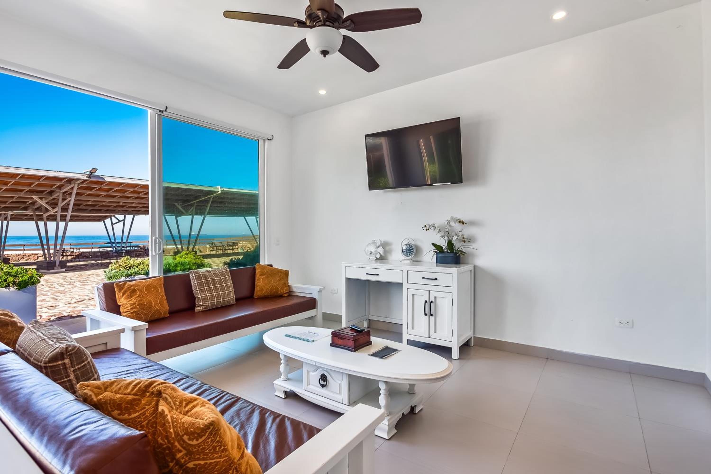 Three-Bedroom Villa photo 1
