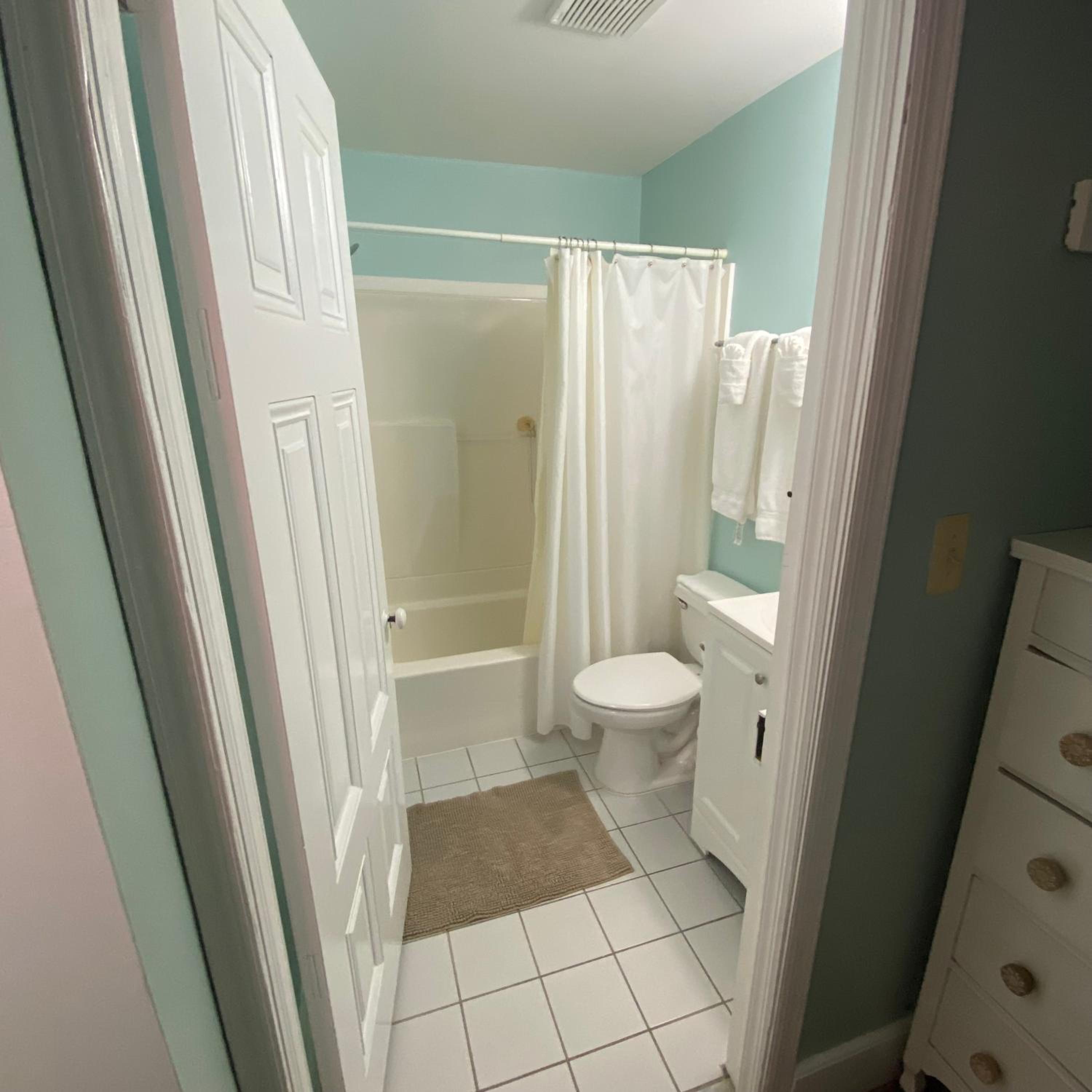 Queen Room photo 2
