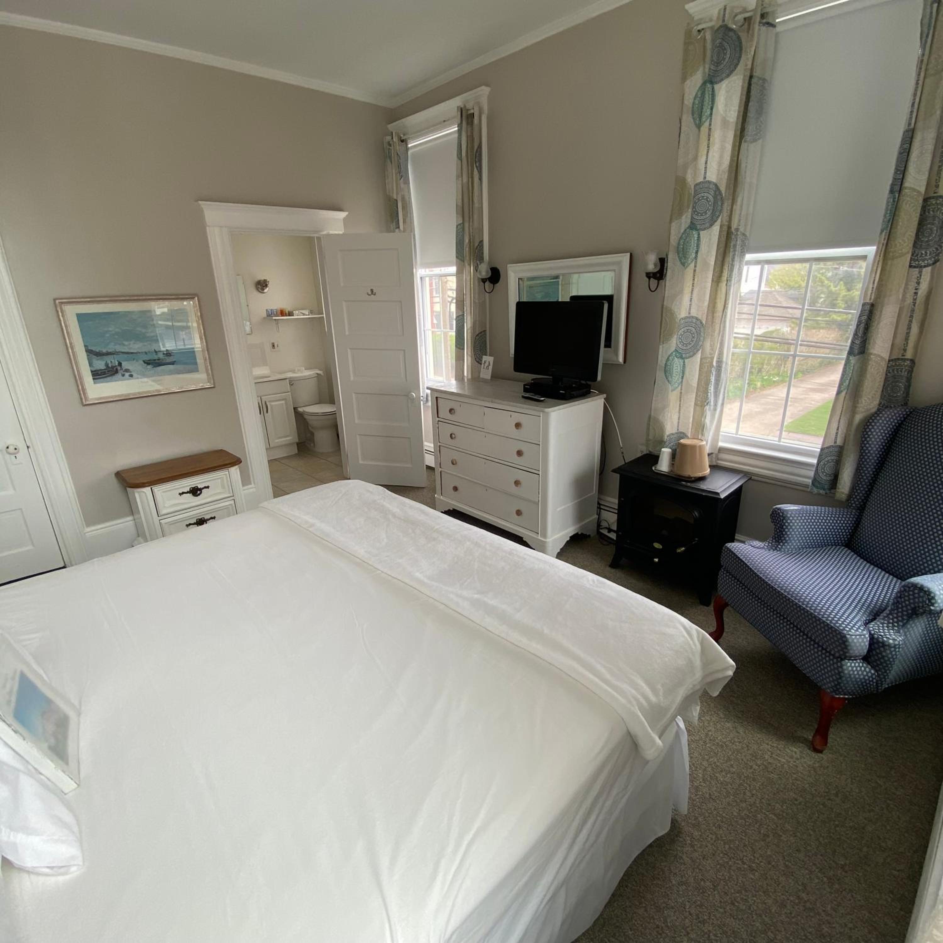 Deluxe King Room photo 2