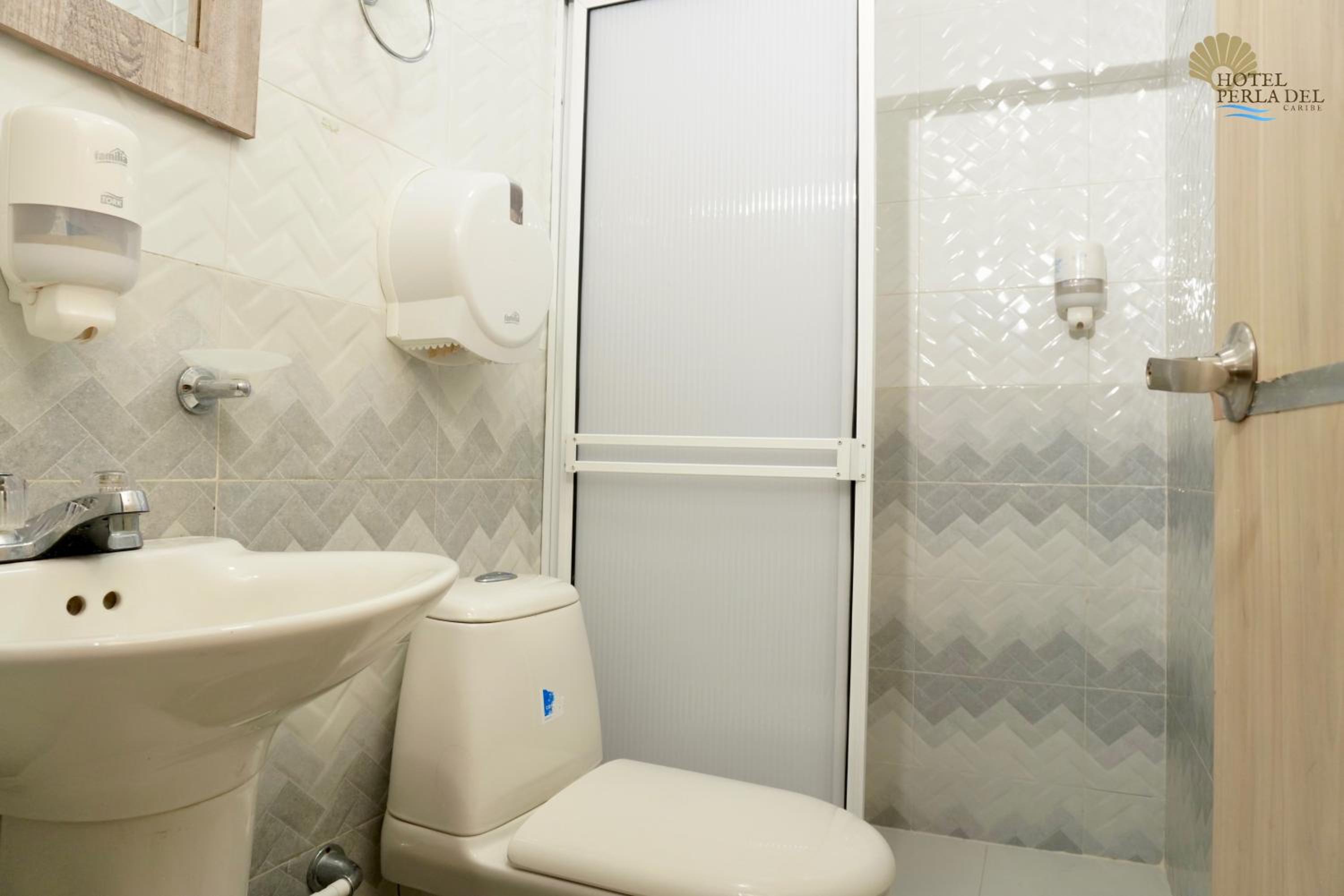 Basic Triple Room photo 2