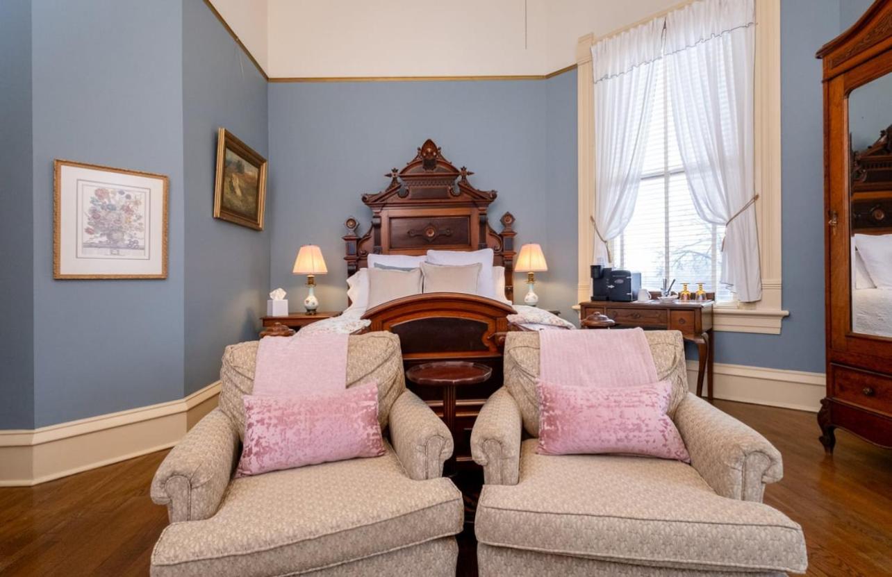 Miss Eliza Queen Room photo 2