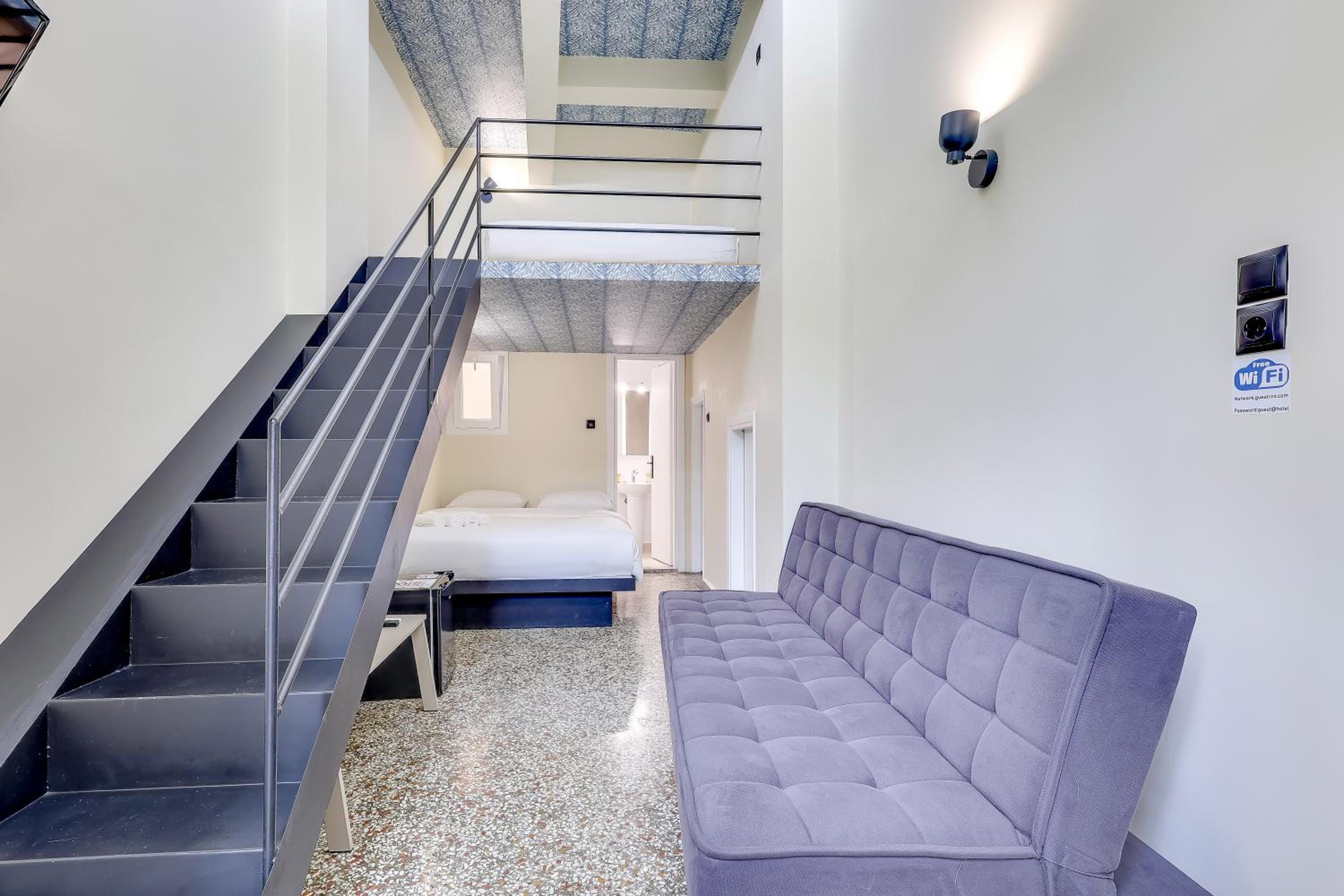 Studio - Split Level photo 1