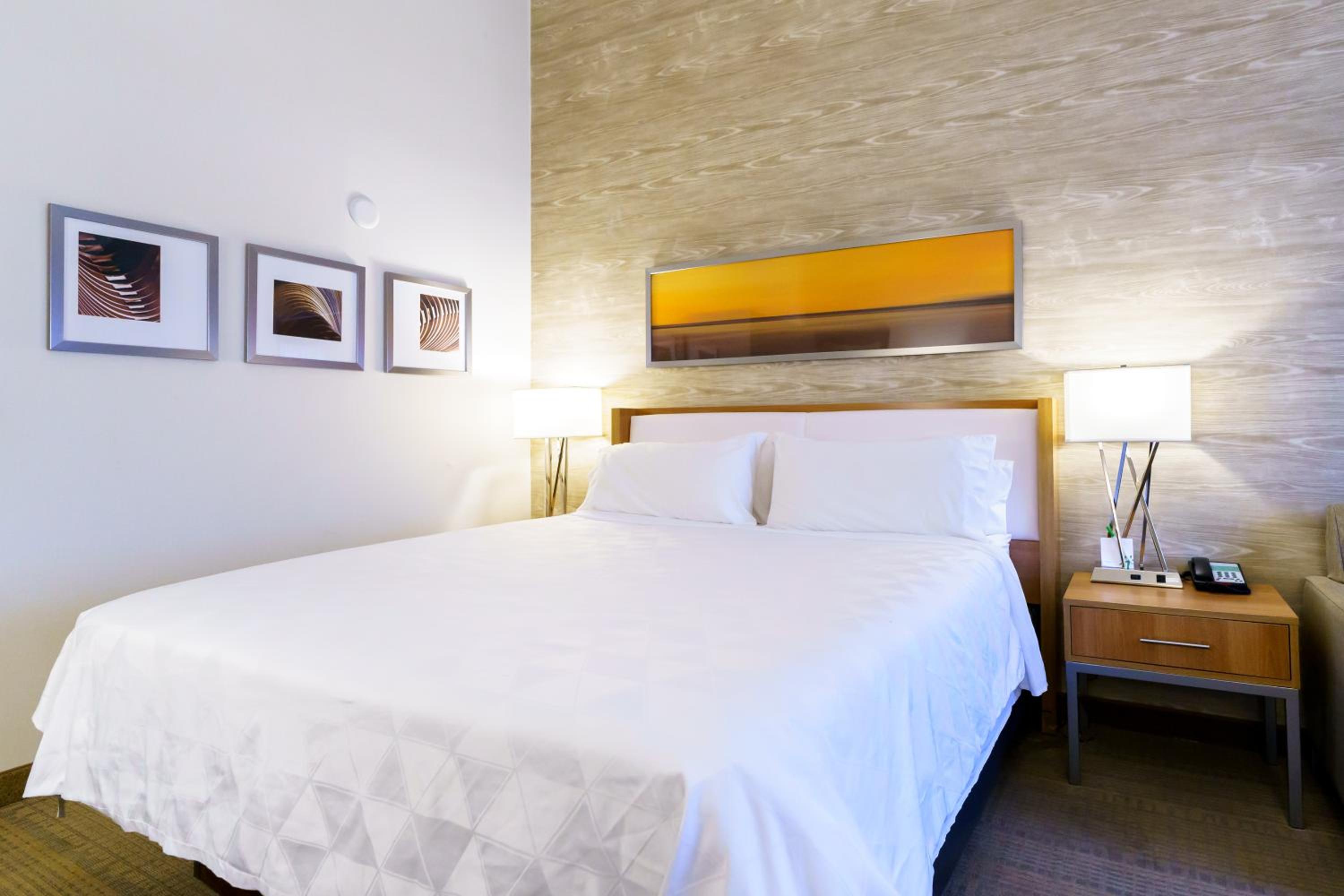 King Room - Mobility Access/Hearing Accessible - Photo 1